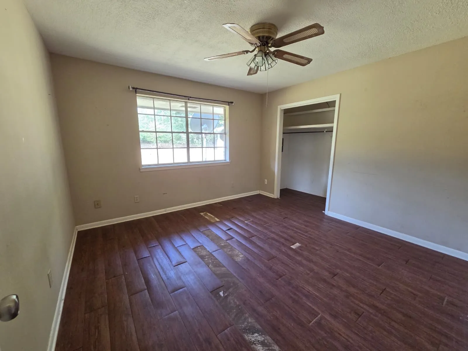 Single Family Residence For Sale in Anderson County , 1092 An County Road 318, Frankston, Texas 75763, 4 Bedroom, 3 Bathroom, 3 Garage spaces, 3,542 Sqft, built in 1976, mls#21344069, Real Estate Agent in Frankston, Homes For Sale in Anderson county, Homes For Sale in Frankston, Realtor in Frankston Texas, Real Estate Brokerage Independent Realty Texas, Luminita Cordes Realtor