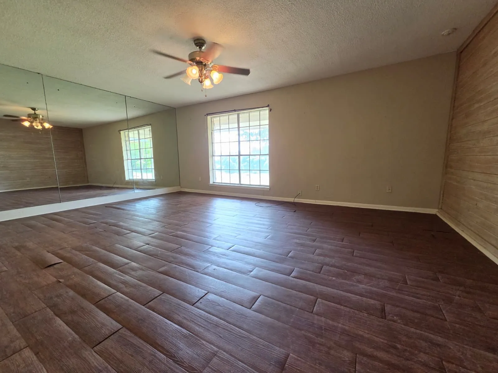 Single Family Residence For Sale in Anderson County , 1092 An County Road 318, Frankston, Texas 75763, 4 Bedroom, 3 Bathroom, 3 Garage spaces, 3,542 Sqft, built in 1976, mls#21344069, Real Estate Agent in Frankston, Homes For Sale in Anderson county, Homes For Sale in Frankston, Realtor in Frankston Texas, Real Estate Brokerage Independent Realty Texas, Luminita Cordes Realtor