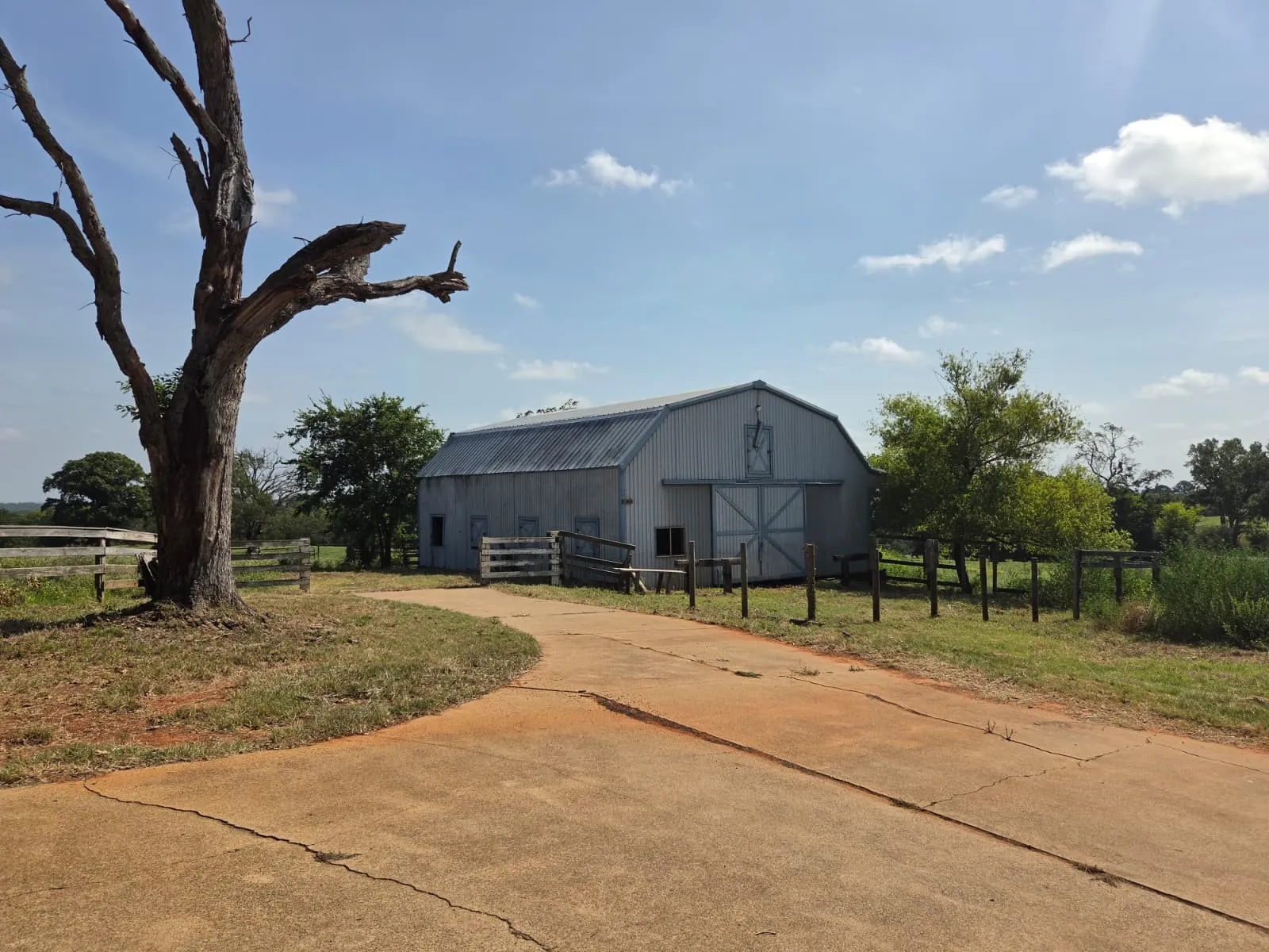 Single Family Residence For Sale in Anderson County , 1092 An County Road 318, Frankston, Texas 75763, 4 Bedroom, 3 Bathroom, 3 Garage spaces, 3,542 Sqft, built in 1976, mls#21344069, Real Estate Agent in Frankston, Homes For Sale in Anderson county, Homes For Sale in Frankston, Realtor in Frankston Texas, Real Estate Brokerage Independent Realty Texas, Luminita Cordes Realtor
