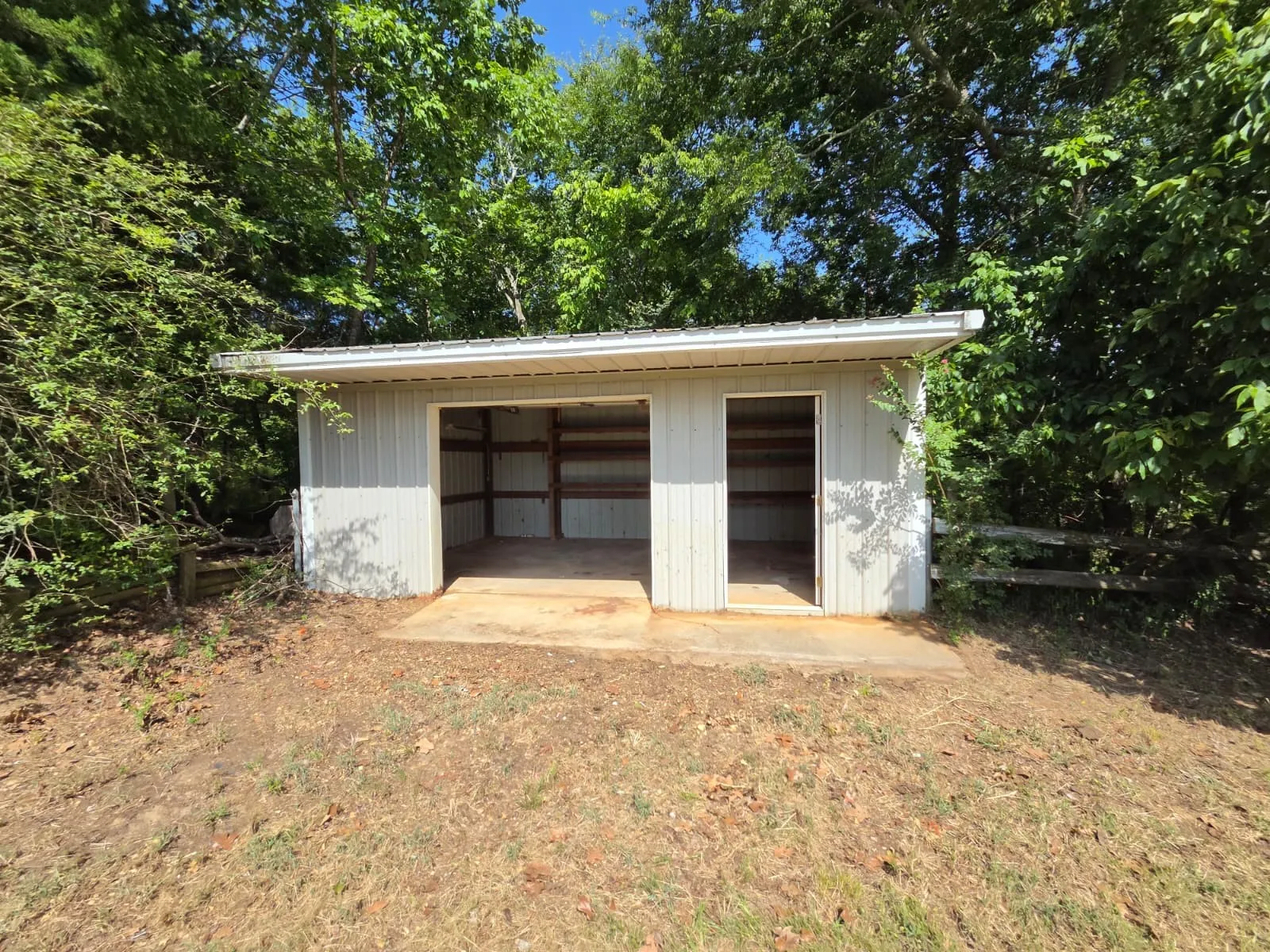 Single Family Residence For Sale in Anderson County , 1092 An County Road 318, Frankston, Texas 75763, 4 Bedroom, 3 Bathroom, 3 Garage spaces, 3,542 Sqft, built in 1976, mls#21344069, Real Estate Agent in Frankston, Homes For Sale in Anderson county, Homes For Sale in Frankston, Realtor in Frankston Texas, Real Estate Brokerage Independent Realty Texas, Luminita Cordes Realtor