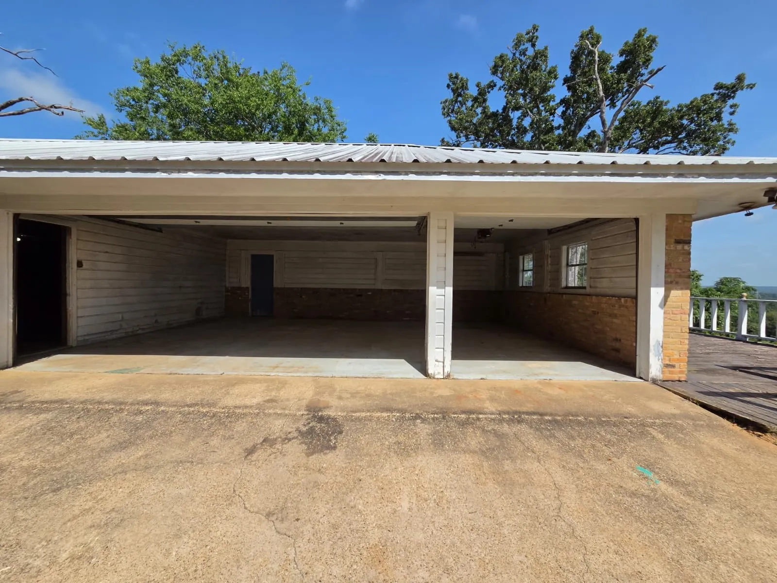 Single Family Residence For Sale in Anderson County , 1092 An County Road 318, Frankston, Texas 75763, 4 Bedroom, 3 Bathroom, 3 Garage spaces, 3,542 Sqft, built in 1976, mls#21344069, Real Estate Agent in Frankston, Homes For Sale in Anderson county, Homes For Sale in Frankston, Realtor in Frankston Texas, Real Estate Brokerage Independent Realty Texas, Luminita Cordes Realtor