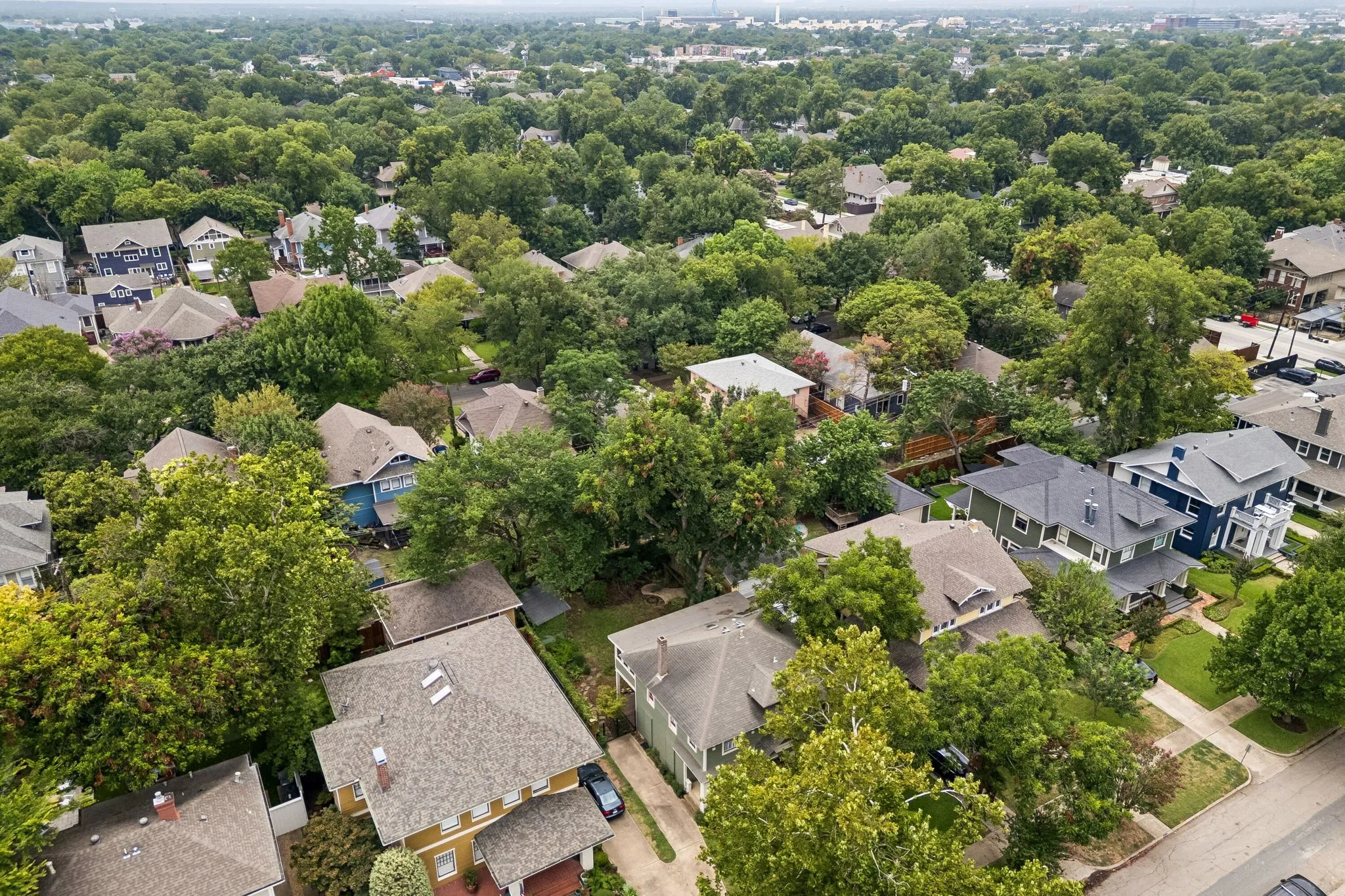 Single Family Residence For Sale in Dallas County , 5020 Junius Street, Dallas, Texas 75214, 3 Bedroom, 3 Bathroom, Garage spaces, 2,577 Sqft, built in 1913, mls#21294031, Real Estate Agent in Dallas, Homes For Sale in Dallas county, Homes For Sale in Dallas, Realtor in Dallas Texas, Real Estate Brokerage Independent Realty Texas, Luminita Cordes Realtor