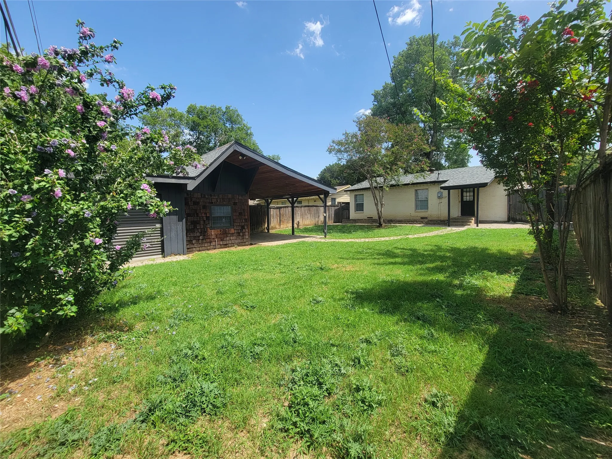 Single Family Residence For Rent in Tarrant County , 1225 Blalock Avenue, Fort Worth, Texas 76115, 3 Bedroom, 1 Bathroom, Garage spaces, 909 Sqft, built in 1955, mls#21344118, Real Estate Agent in Fort Worth, Homes For Rent in Tarrant county, Homes For Rent in Fort Worth, Realtor in Fort Worth Texas, Real Estate Brokerage Independent Realty Texas, Luminita Cordes Realtor