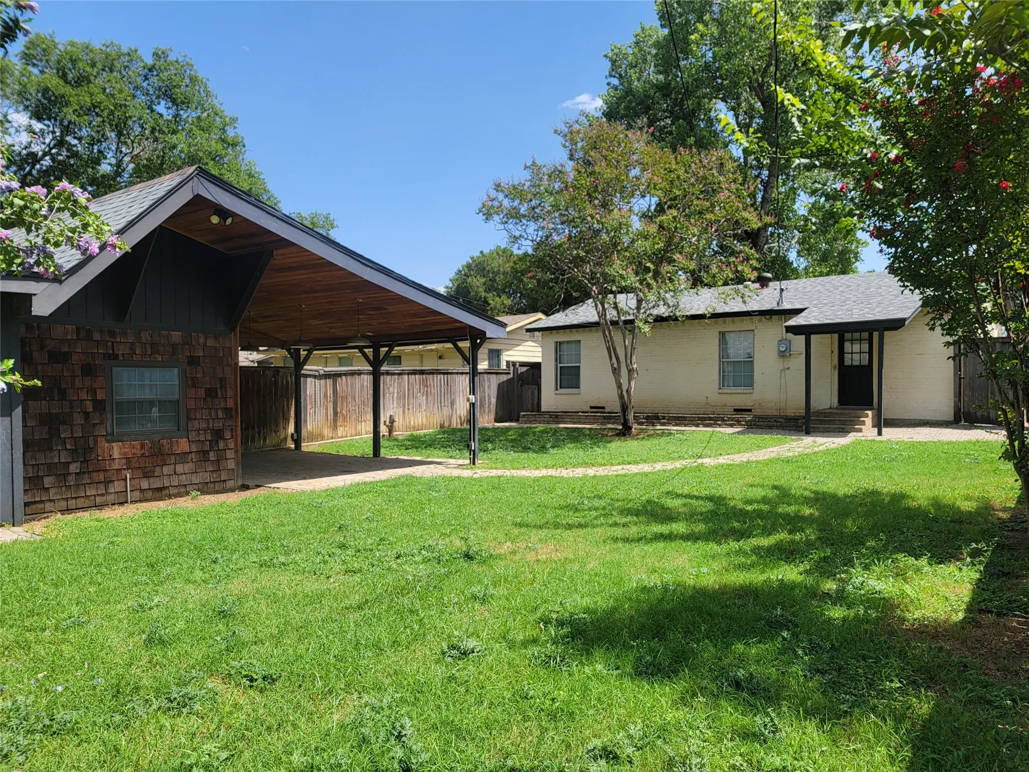 Single Family Residence For Rent in Tarrant County , 1225 Blalock Avenue, Fort Worth, Texas 76115, 3 Bedroom, 1 Bathroom, Garage spaces, 909 Sqft, built in 1955, mls#21344118, Real Estate Agent in Fort Worth, Homes For Rent in Tarrant county, Homes For Rent in Fort Worth, Realtor in Fort Worth Texas, Real Estate Brokerage Independent Realty Texas, Luminita Cordes Realtor