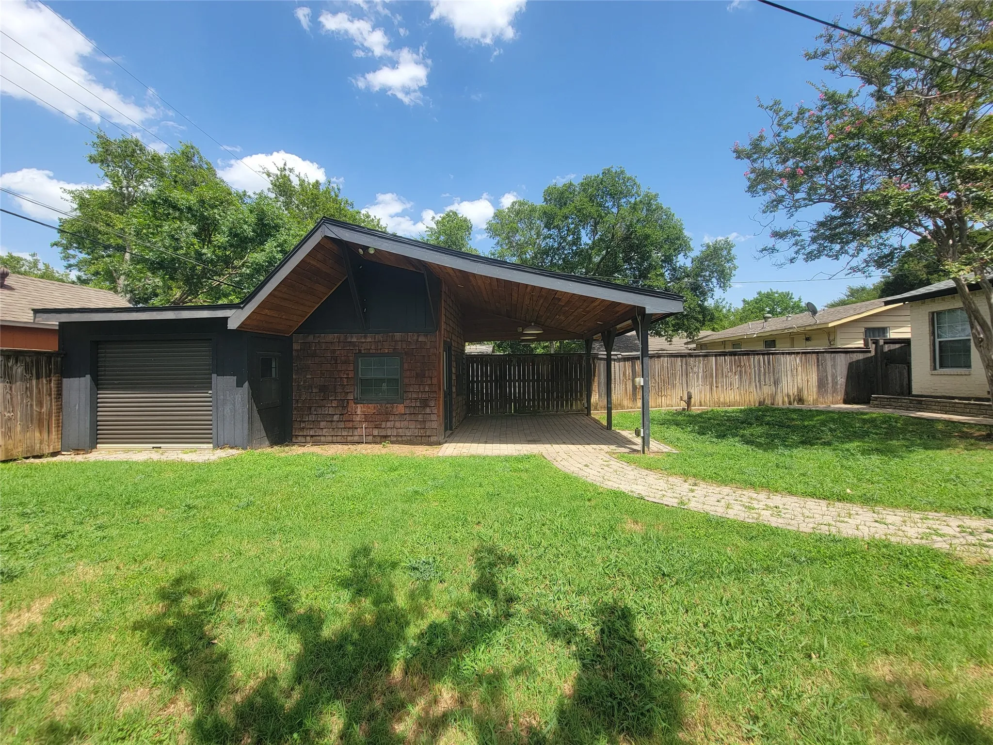 Single Family Residence For Rent in Tarrant County , 1225 Blalock Avenue, Fort Worth, Texas 76115, 3 Bedroom, 1 Bathroom, Garage spaces, 909 Sqft, built in 1955, mls#21344118, Real Estate Agent in Fort Worth, Homes For Rent in Tarrant county, Homes For Rent in Fort Worth, Realtor in Fort Worth Texas, Real Estate Brokerage Independent Realty Texas, Luminita Cordes Realtor