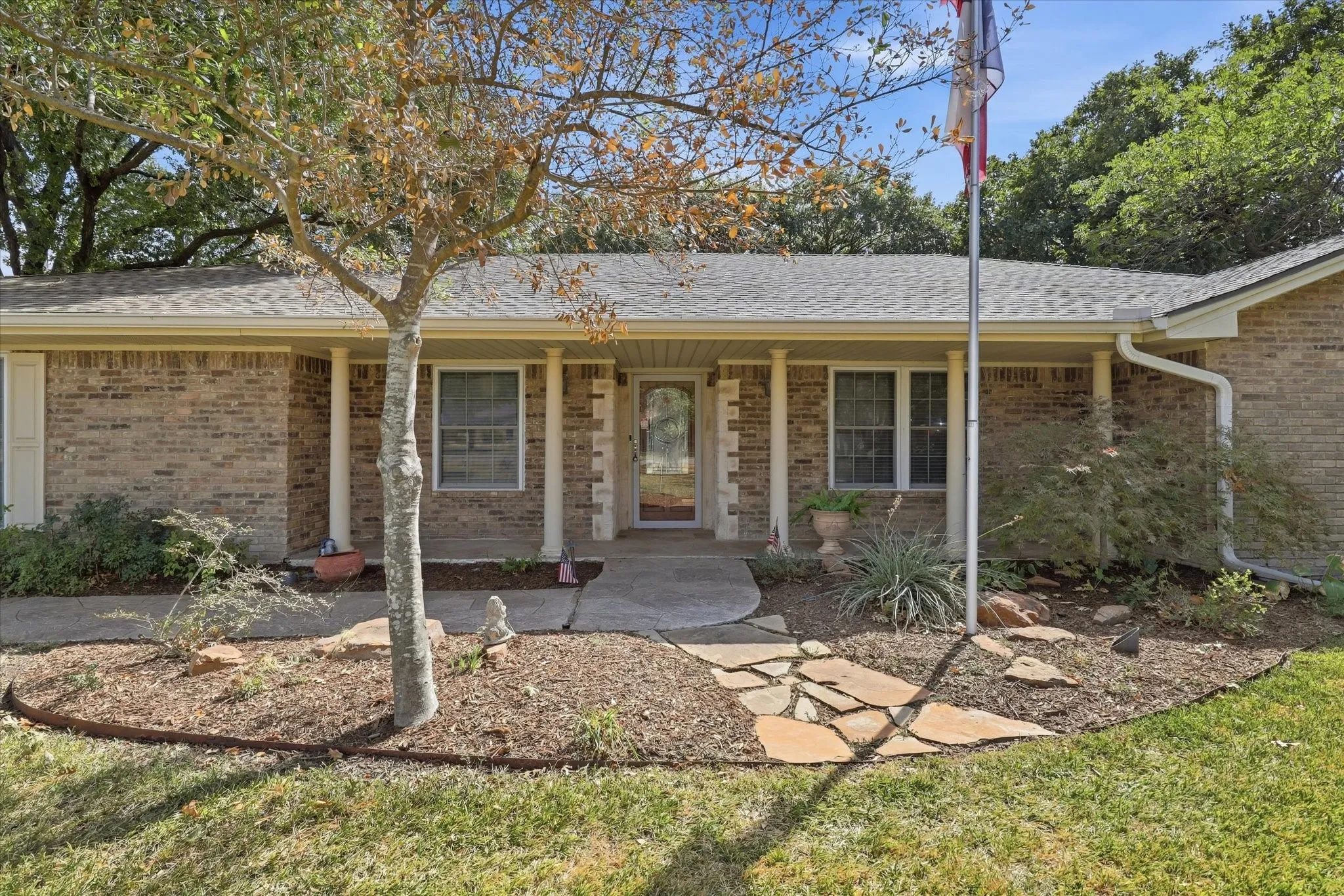 Single Family Residence For Sale in Collin County , 5306 Elisa Lane, Parker, Texas 75002, 4 Bedroom, 2 Bathroom, 2 Garage spaces, 2,022 Sqft, built in 1974, mls#21343994, Real Estate Agent in Parker, Homes For Sale in Collin county, Homes For Sale in Parker, Realtor in Parker Texas, Real Estate Brokerage Independent Realty Texas, Luminita Cordes Realtor