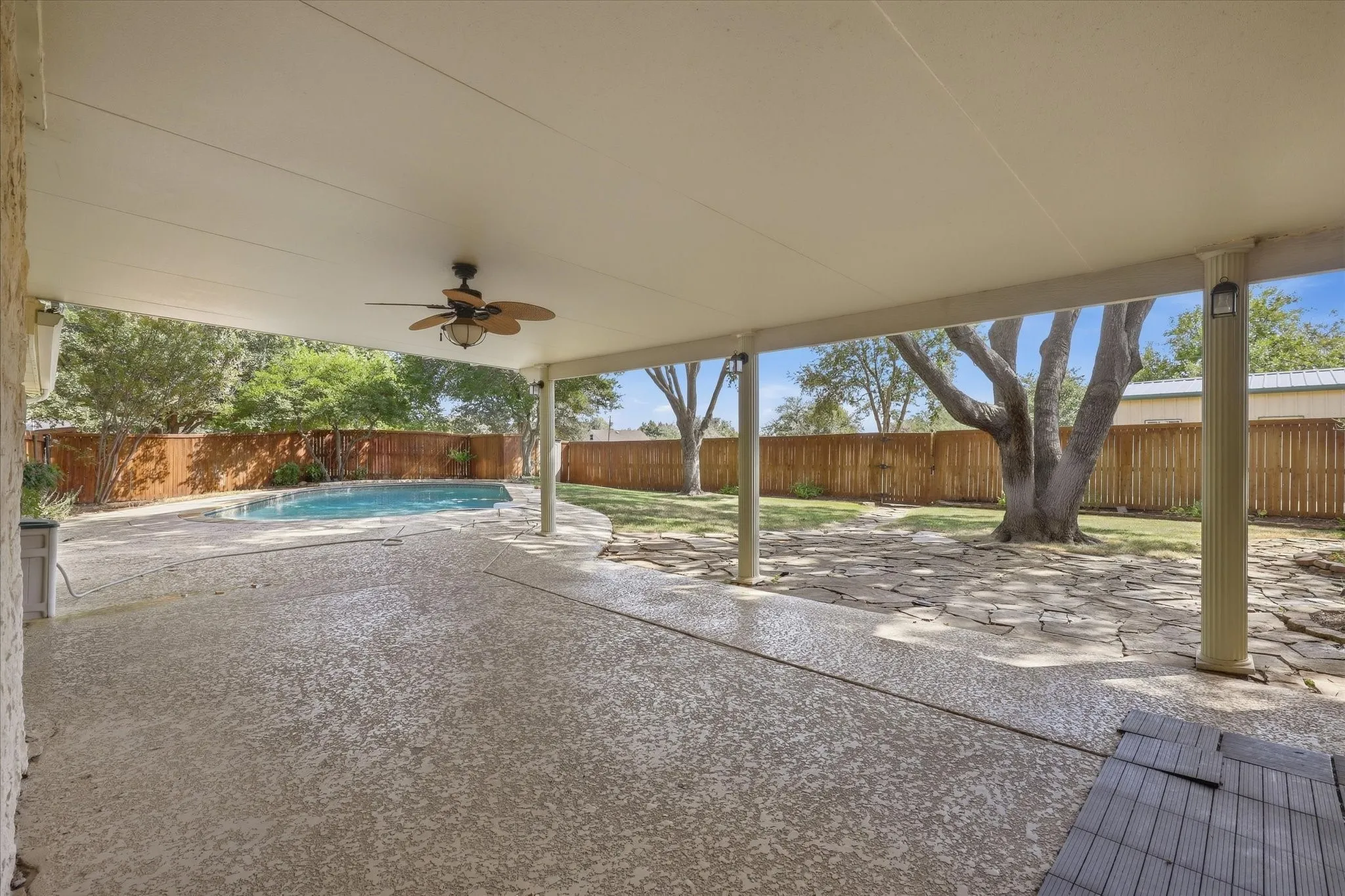 Single Family Residence For Sale in Collin County , 5306 Elisa Lane, Parker, Texas 75002, 4 Bedroom, 2 Bathroom, 2 Garage spaces, 2,022 Sqft, built in 1974, mls#21343994, Real Estate Agent in Parker, Homes For Sale in Collin county, Homes For Sale in Parker, Realtor in Parker Texas, Real Estate Brokerage Independent Realty Texas, Luminita Cordes Realtor