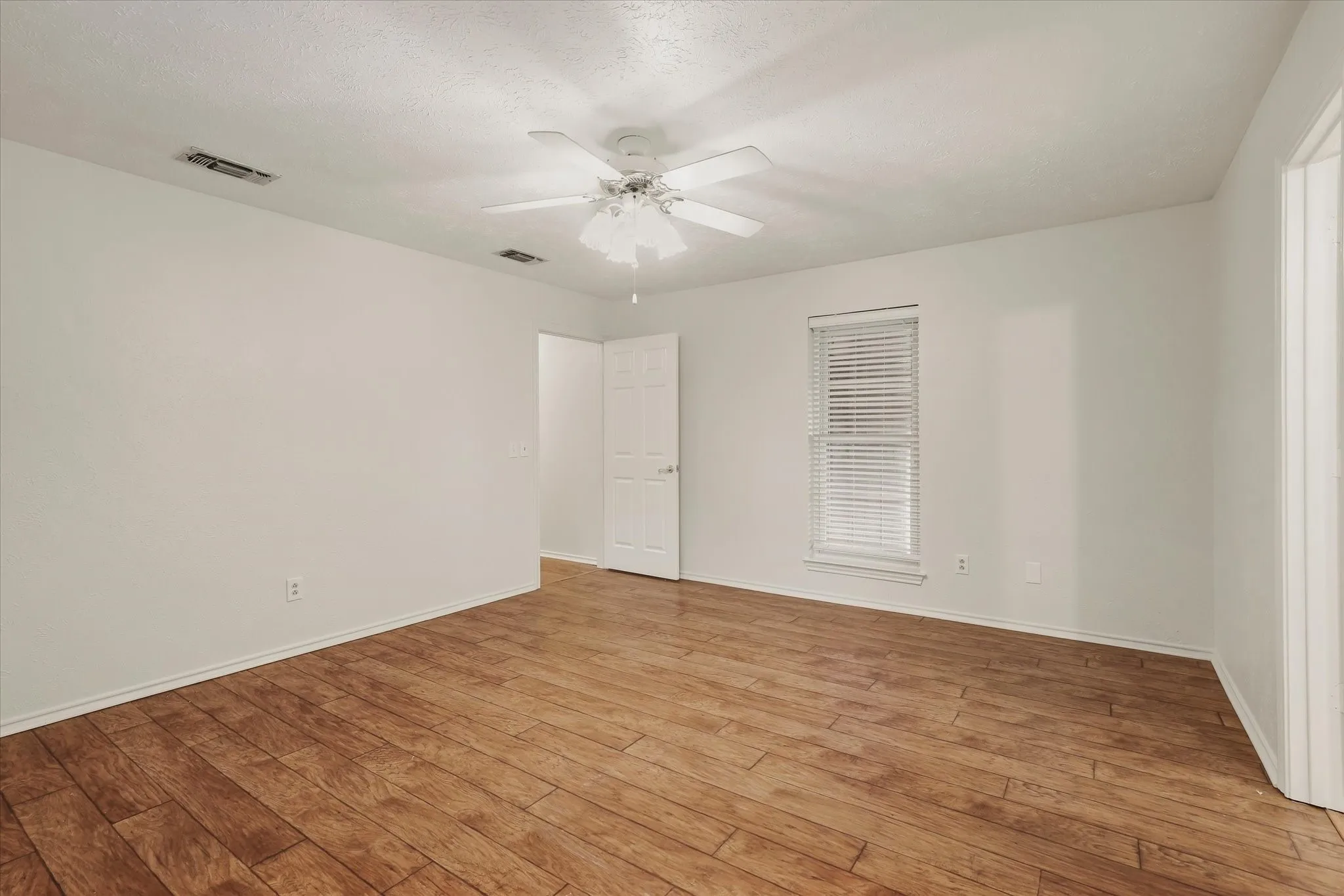 Single Family Residence For Sale in Collin County , 5306 Elisa Lane, Parker, Texas 75002, 4 Bedroom, 2 Bathroom, 2 Garage spaces, 2,022 Sqft, built in 1974, mls#21343994, Real Estate Agent in Parker, Homes For Sale in Collin county, Homes For Sale in Parker, Realtor in Parker Texas, Real Estate Brokerage Independent Realty Texas, Luminita Cordes Realtor