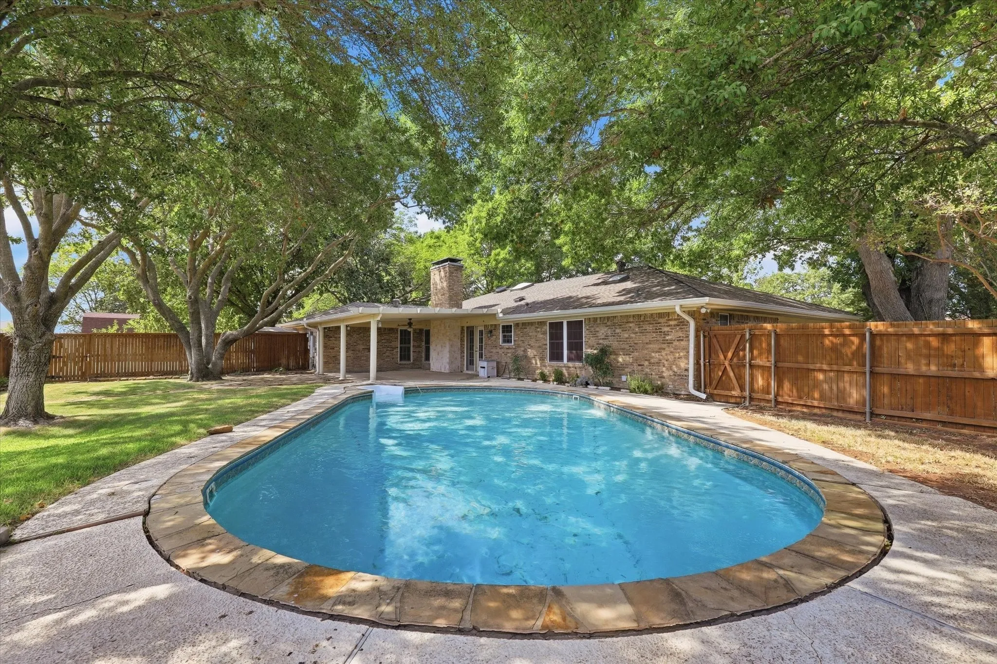 Single Family Residence For Sale in Collin County , 5306 Elisa Lane, Parker, Texas 75002, 4 Bedroom, 2 Bathroom, 2 Garage spaces, 2,022 Sqft, built in 1974, mls#21343994, Real Estate Agent in Parker, Homes For Sale in Collin county, Homes For Sale in Parker, Realtor in Parker Texas, Real Estate Brokerage Independent Realty Texas, Luminita Cordes Realtor