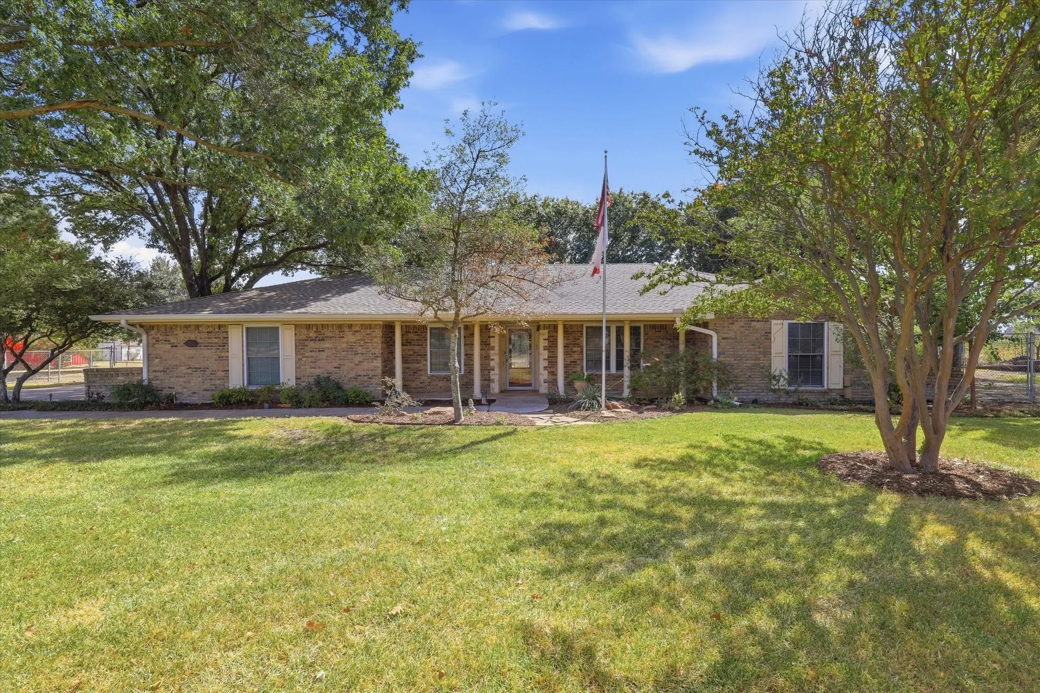 Single Family Residence For Sale in Collin County , 5306 Elisa Lane, Parker, Texas 75002, 4 Bedroom, 2 Bathroom, 2 Garage spaces, 2,022 Sqft, built in 1974, mls#21343994, Real Estate Agent in Parker, Homes For Sale in Collin county, Homes For Sale in Parker, Realtor in Parker Texas, Real Estate Brokerage Independent Realty Texas, Luminita Cordes Realtor
