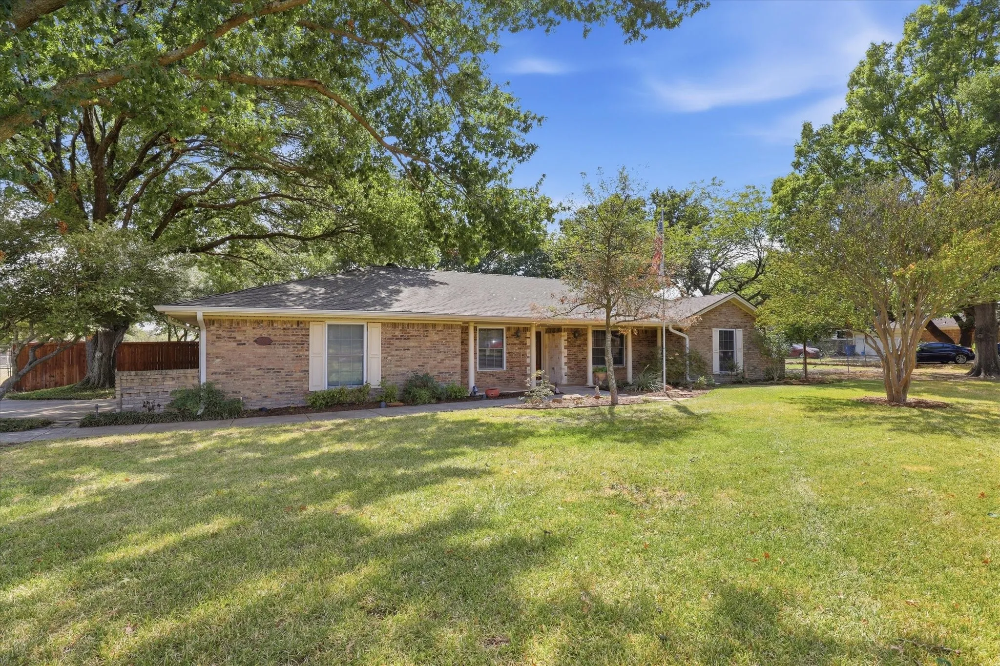 Single Family Residence For Sale in Collin County , 5306 Elisa Lane, Parker, Texas 75002, 4 Bedroom, 2 Bathroom, 2 Garage spaces, 2,022 Sqft, built in 1974, mls#21343994, Real Estate Agent in Parker, Homes For Sale in Collin county, Homes For Sale in Parker, Realtor in Parker Texas, Real Estate Brokerage Independent Realty Texas, Luminita Cordes Realtor