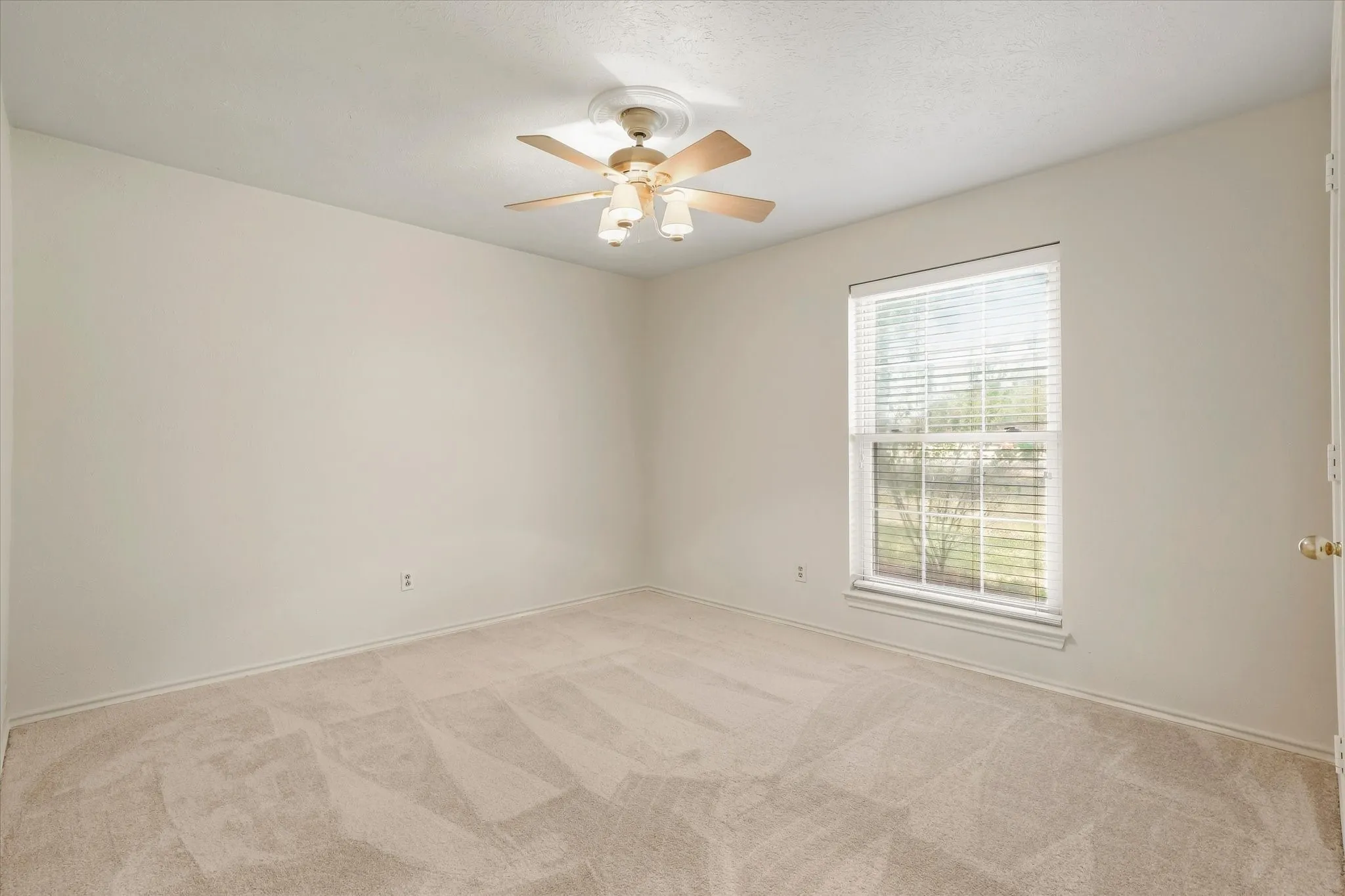 Single Family Residence For Sale in Collin County , 5306 Elisa Lane, Parker, Texas 75002, 4 Bedroom, 2 Bathroom, 2 Garage spaces, 2,022 Sqft, built in 1974, mls#21343994, Real Estate Agent in Parker, Homes For Sale in Collin county, Homes For Sale in Parker, Realtor in Parker Texas, Real Estate Brokerage Independent Realty Texas, Luminita Cordes Realtor