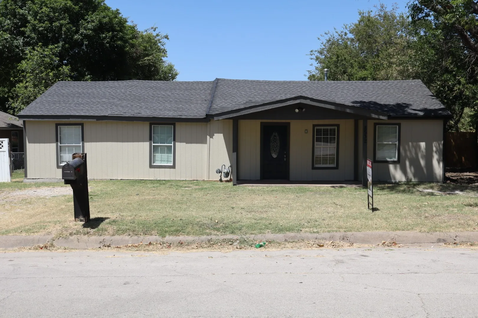 Single Family Residence For Sale in Tarrant County , 8532 George, White Settlement, Texas 76108, 4 Bedroom, 3 Bathroom, Garage spaces, 2,100 Sqft, built in 1959, mls#21343619, Real Estate Agent in White Settlement, Homes For Sale in Tarrant county, Homes For Sale in White Settlement, Realtor in White Settlement Texas, Real Estate Brokerage Independent Realty Texas, Luminita Cordes Realtor