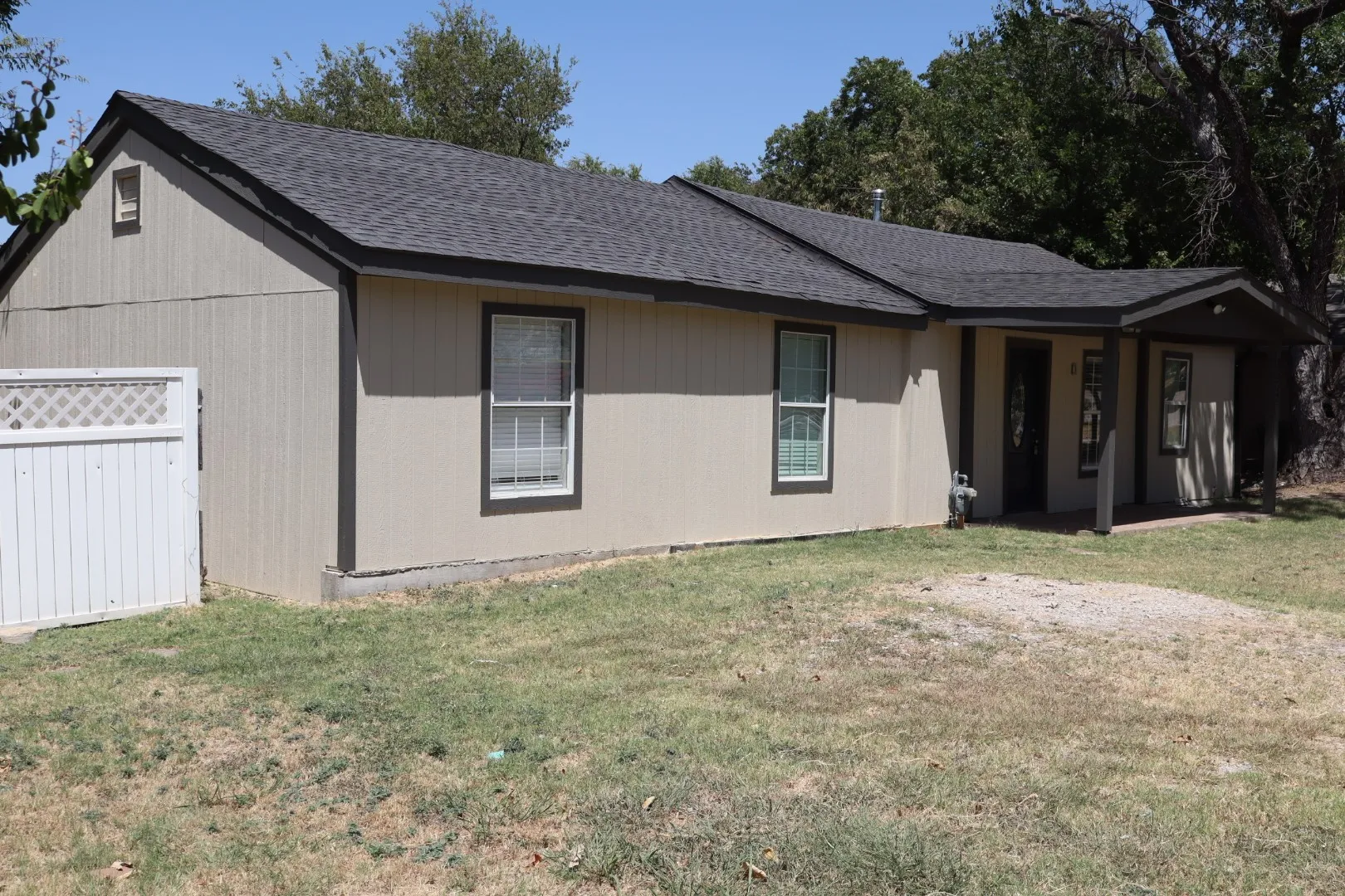 Single Family Residence For Sale in Tarrant County , 8532 George, White Settlement, Texas 76108, 4 Bedroom, 3 Bathroom, Garage spaces, 2,100 Sqft, built in 1959, mls#21343619, Real Estate Agent in White Settlement, Homes For Sale in Tarrant county, Homes For Sale in White Settlement, Realtor in White Settlement Texas, Real Estate Brokerage Independent Realty Texas, Luminita Cordes Realtor