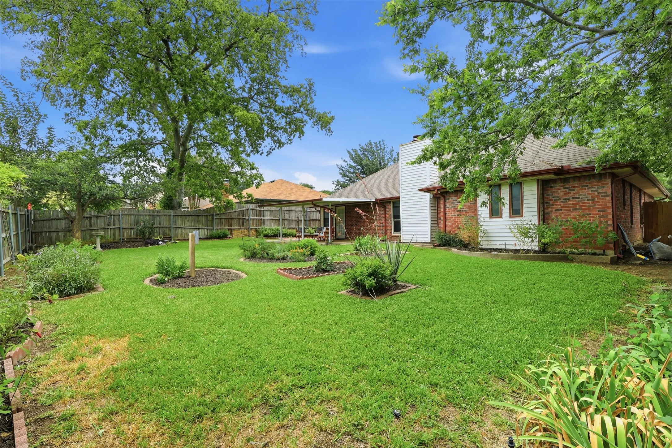 Single Family Residence For Sale in Tarrant County , 6713 N Park Drive, North Richland Hills, Texas 76182, 3 Bedroom, 2 Bathroom, 2 Garage spaces, 1,633 Sqft, built in 1985, mls#21335692, Real Estate Agent in North Richland Hills, Homes For Sale in Tarrant county, Homes For Sale in North Richland Hills, Realtor in North Richland Hills Texas, Real Estate Brokerage Independent Realty Texas, Luminita Cordes Realtor