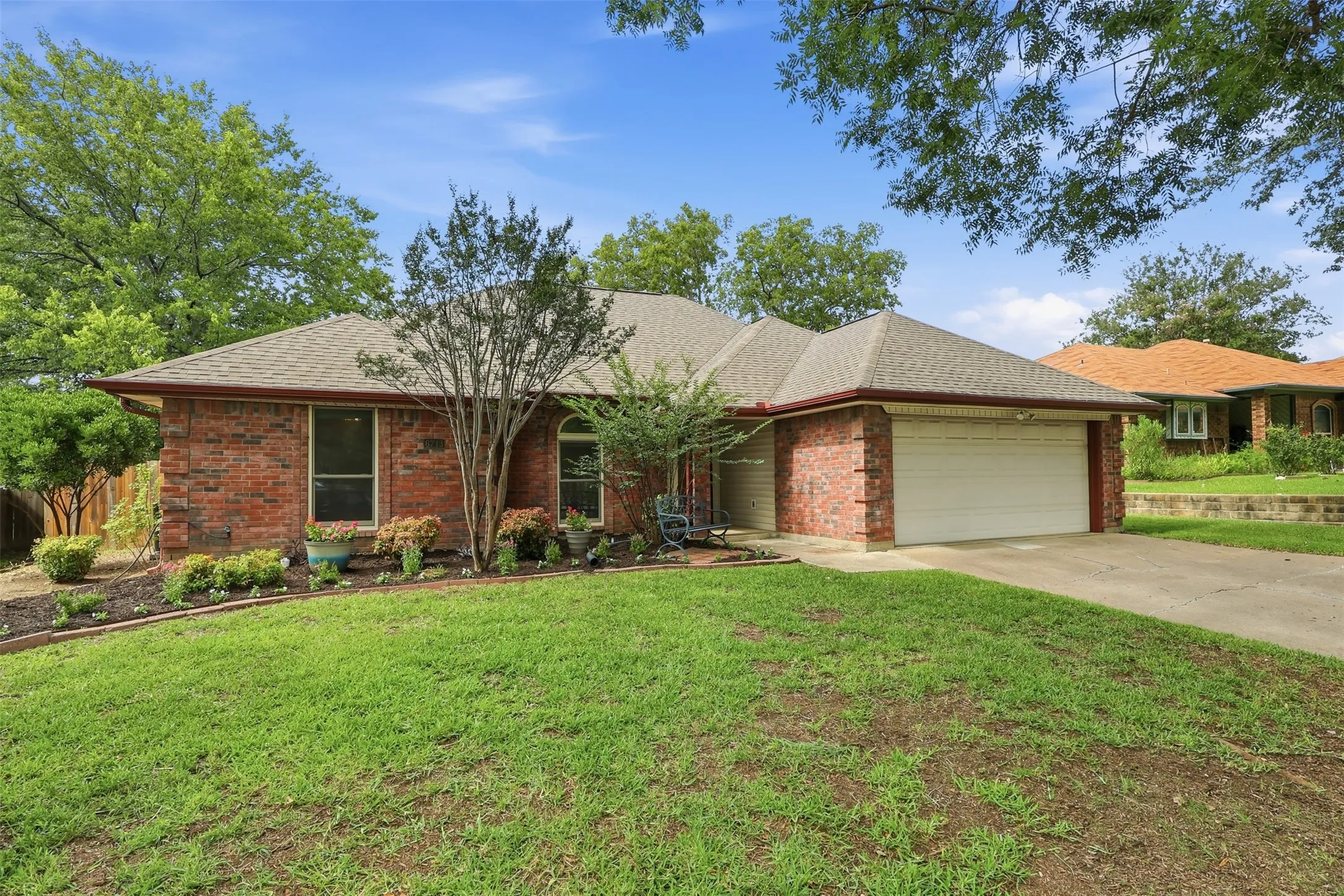 Single Family Residence For Sale in Tarrant County , 6713 N Park Drive, North Richland Hills, Texas 76182, 3 Bedroom, 2 Bathroom, 2 Garage spaces, 1,633 Sqft, built in 1985, mls#21335692, Real Estate Agent in North Richland Hills, Homes For Sale in Tarrant county, Homes For Sale in North Richland Hills, Realtor in North Richland Hills Texas, Real Estate Brokerage Independent Realty Texas, Luminita Cordes Realtor