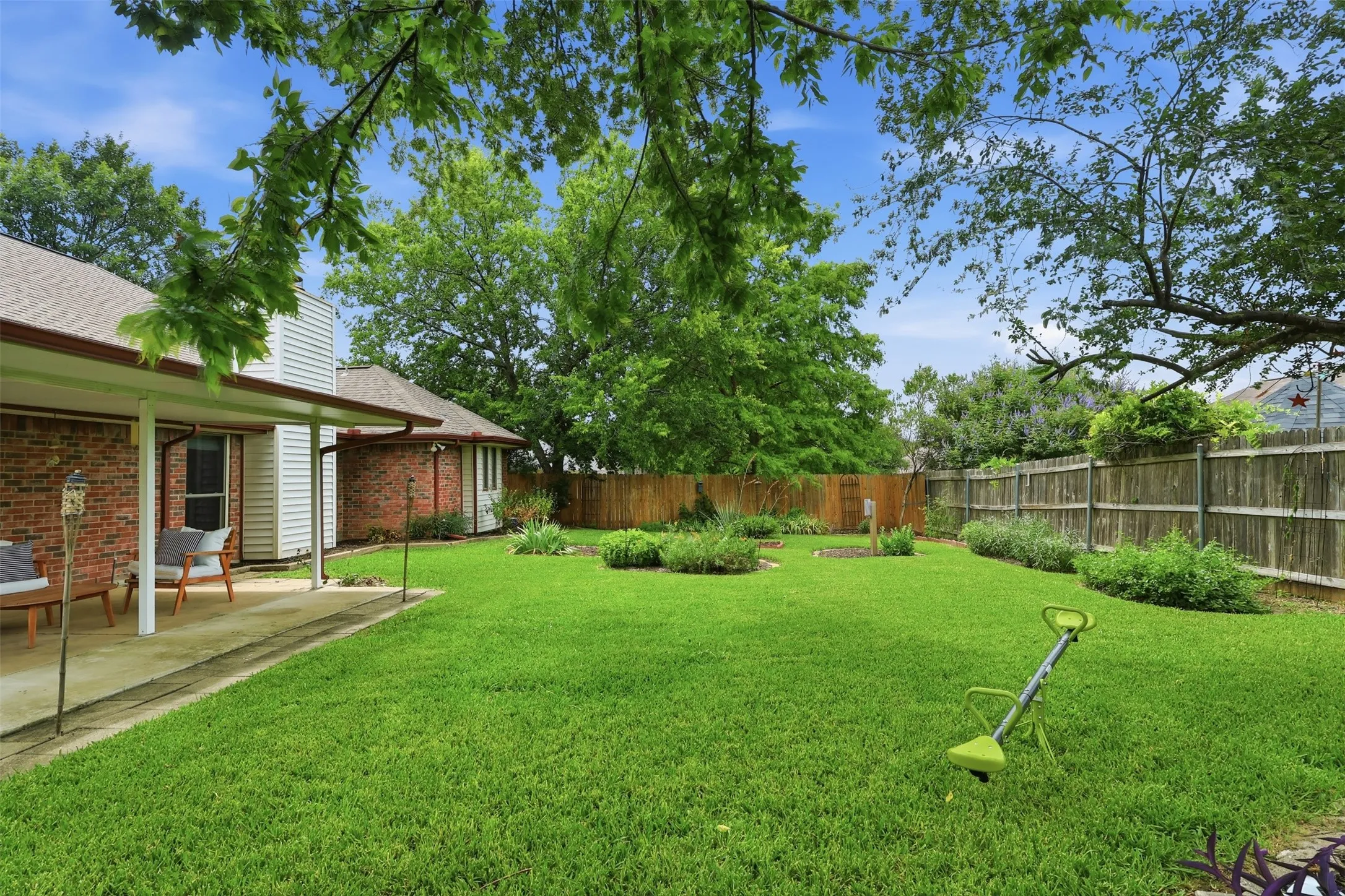 Single Family Residence For Sale in Tarrant County , 6713 N Park Drive, North Richland Hills, Texas 76182, 3 Bedroom, 2 Bathroom, 2 Garage spaces, 1,633 Sqft, built in 1985, mls#21335692, Real Estate Agent in North Richland Hills, Homes For Sale in Tarrant county, Homes For Sale in North Richland Hills, Realtor in North Richland Hills Texas, Real Estate Brokerage Independent Realty Texas, Luminita Cordes Realtor