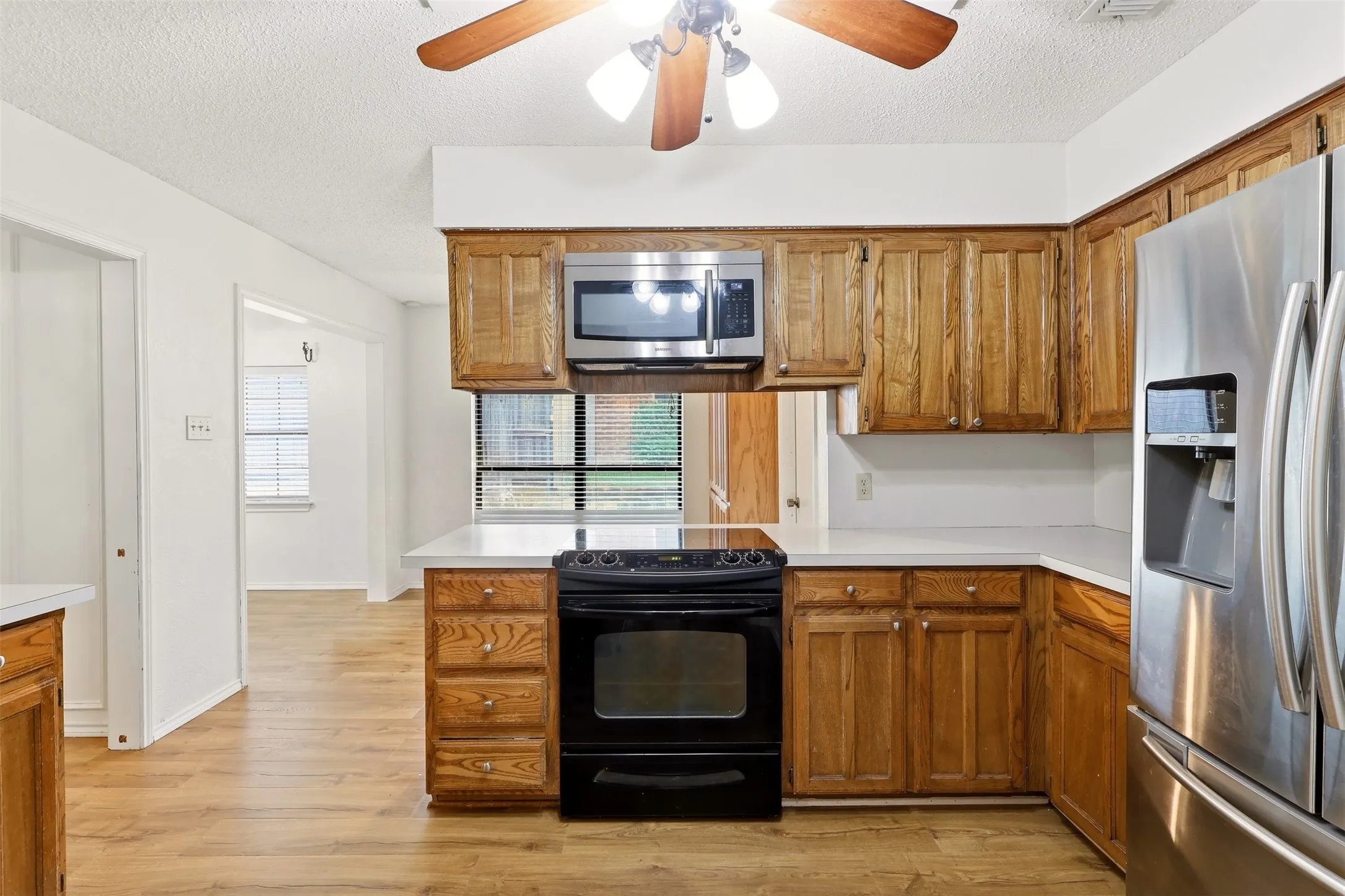 Single Family Residence For Sale in Tarrant County , 6713 N Park Drive, North Richland Hills, Texas 76182, 3 Bedroom, 2 Bathroom, 2 Garage spaces, 1,633 Sqft, built in 1985, mls#21335692, Real Estate Agent in North Richland Hills, Homes For Sale in Tarrant county, Homes For Sale in North Richland Hills, Realtor in North Richland Hills Texas, Real Estate Brokerage Independent Realty Texas, Luminita Cordes Realtor