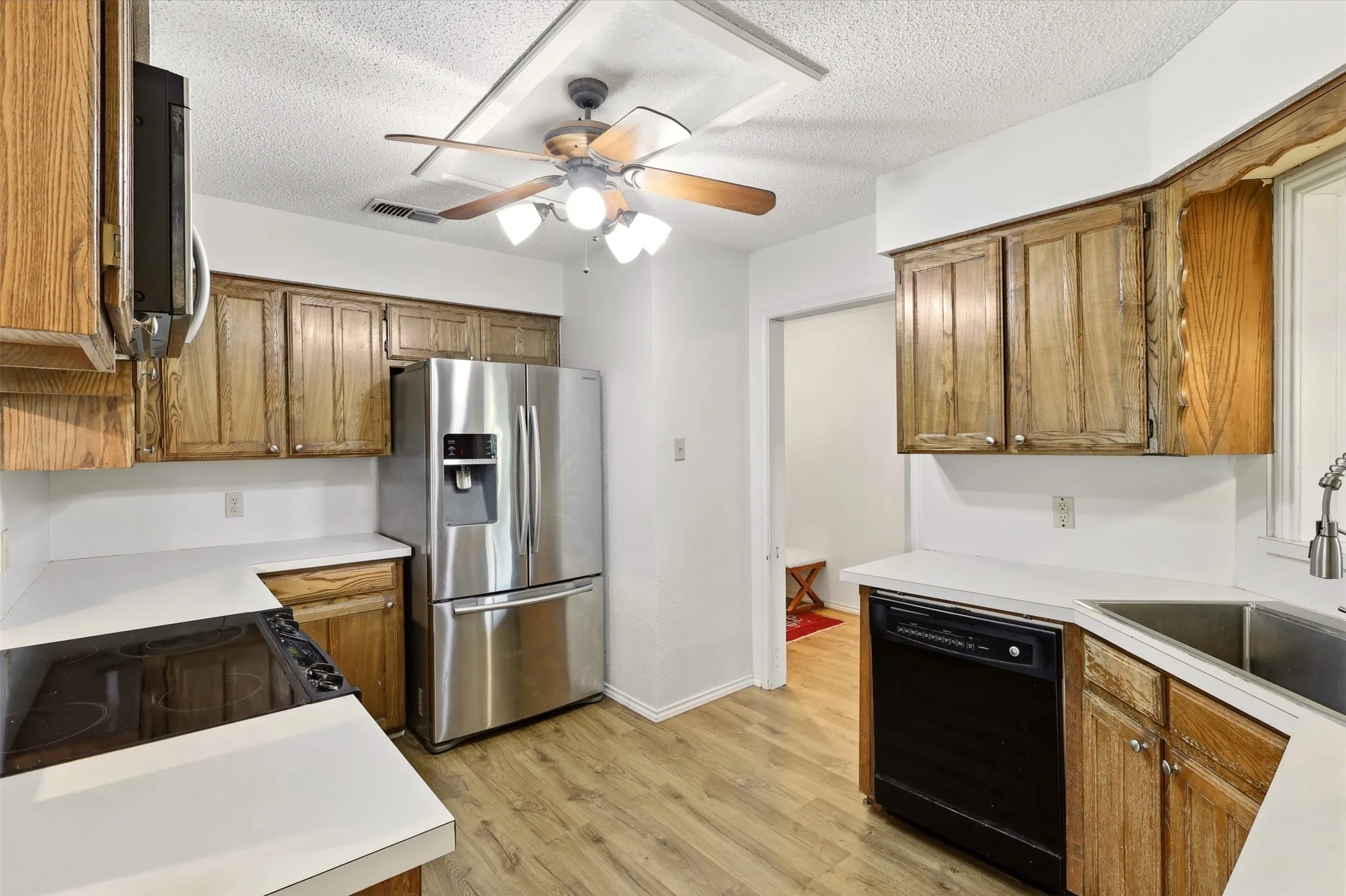 Single Family Residence For Sale in Tarrant County , 6713 N Park Drive, North Richland Hills, Texas 76182, 3 Bedroom, 2 Bathroom, 2 Garage spaces, 1,633 Sqft, built in 1985, mls#21335692, Real Estate Agent in North Richland Hills, Homes For Sale in Tarrant county, Homes For Sale in North Richland Hills, Realtor in North Richland Hills Texas, Real Estate Brokerage Independent Realty Texas, Luminita Cordes Realtor