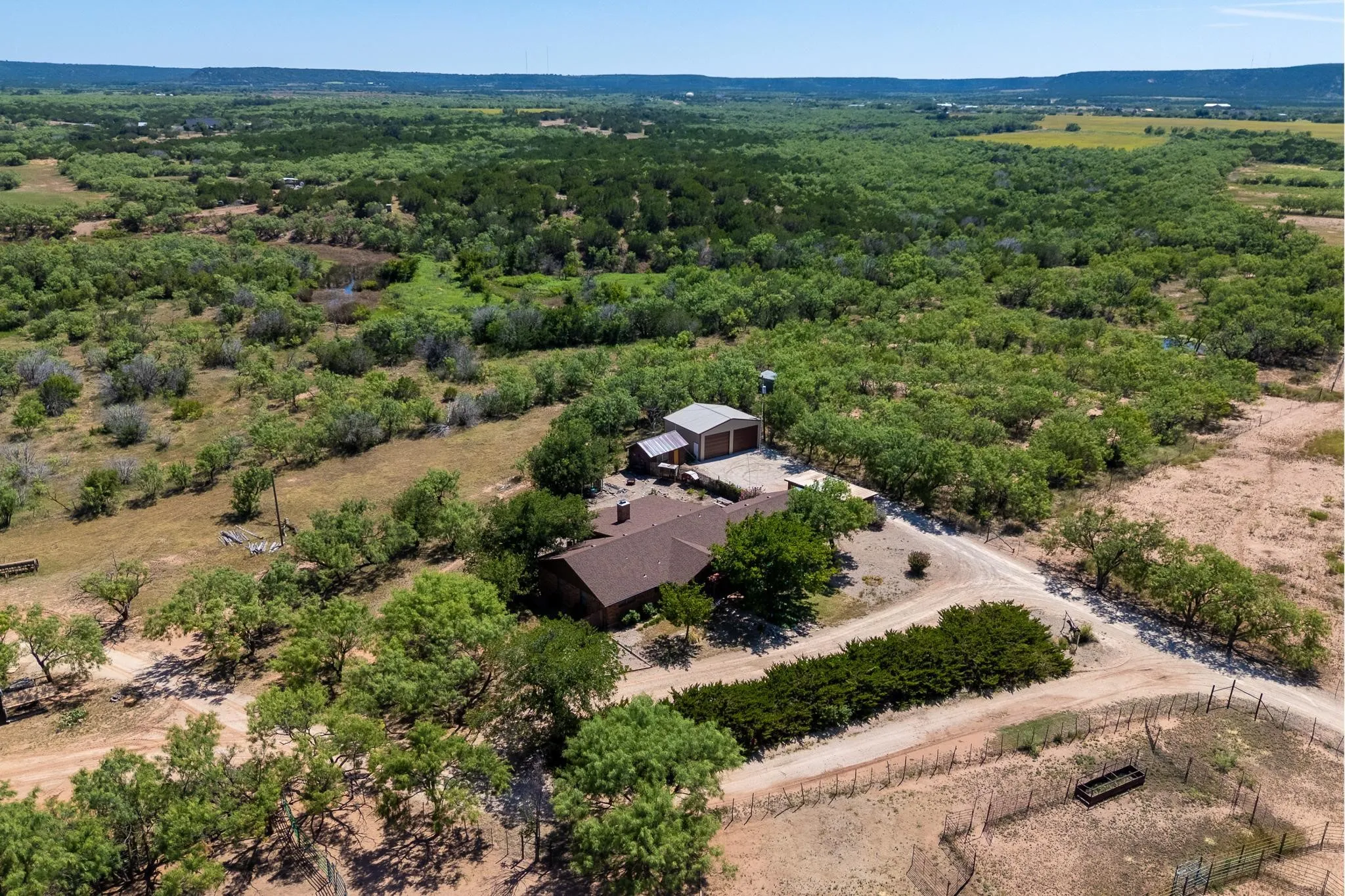 Single Family Residence For Sale in Taylor County , 727 Key Lane, Abilene, Texas 79602, 3 Bedroom, 2 Bathroom, 2 Garage spaces, 2,517 Sqft, built in 1977, mls#21344001, Real Estate Agent in Abilene, Homes For Sale in Taylor county, Homes For Sale in Abilene, Realtor in Abilene Texas, Real Estate Brokerage Independent Realty Texas, Luminita Cordes Realtor