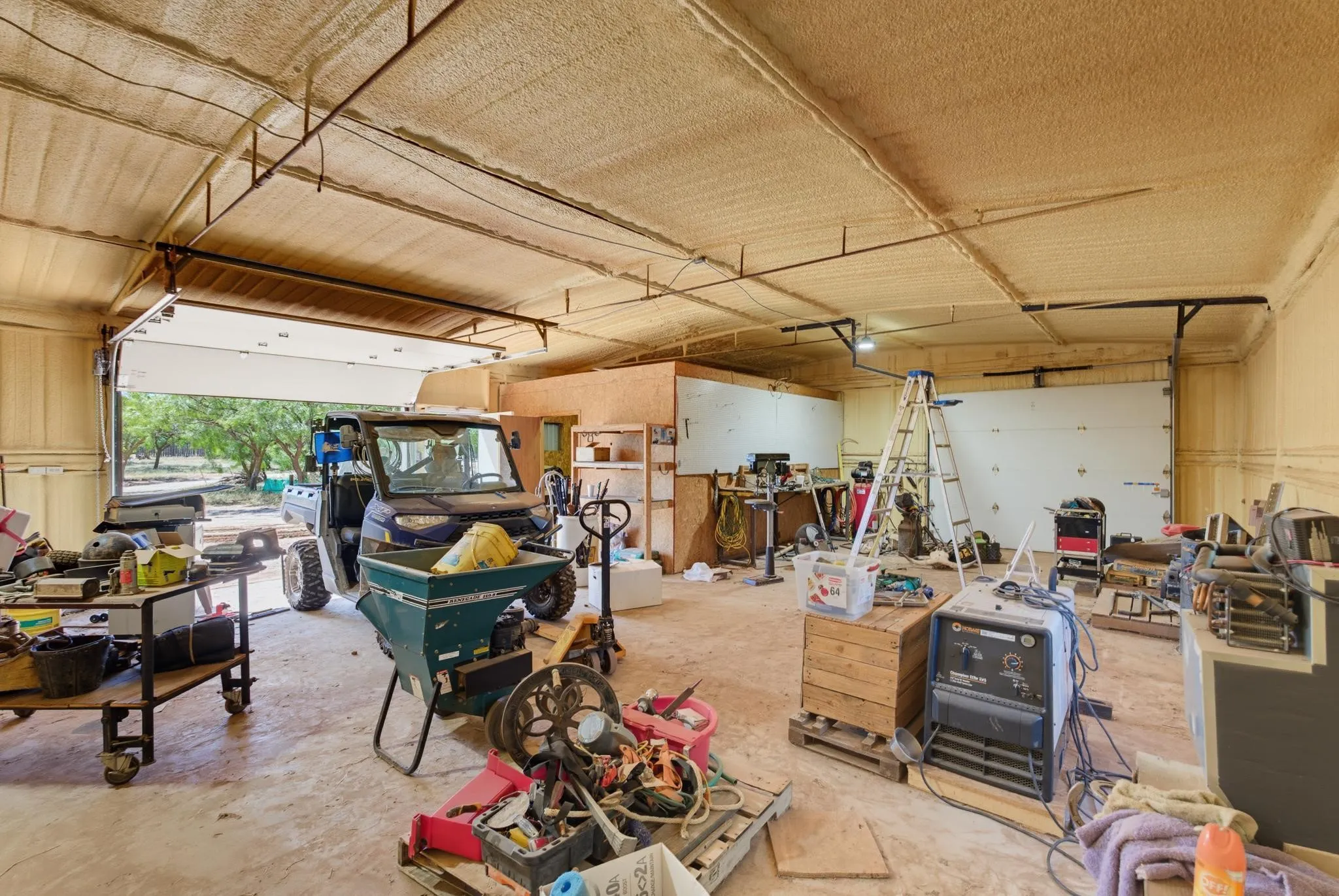 Single Family Residence For Sale in Taylor County , 727 Key Lane, Abilene, Texas 79602, 3 Bedroom, 2 Bathroom, 2 Garage spaces, 2,517 Sqft, built in 1977, mls#21344001, Real Estate Agent in Abilene, Homes For Sale in Taylor county, Homes For Sale in Abilene, Realtor in Abilene Texas, Real Estate Brokerage Independent Realty Texas, Luminita Cordes Realtor