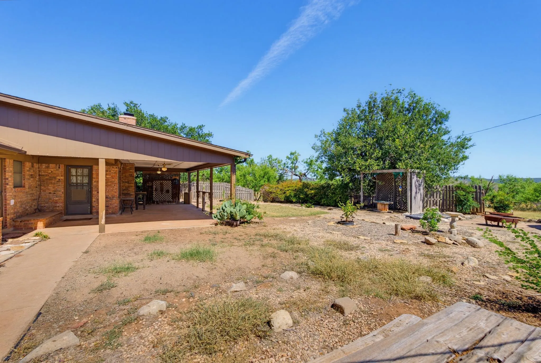 Single Family Residence For Sale in Taylor County , 727 Key Lane, Abilene, Texas 79602, 3 Bedroom, 2 Bathroom, 2 Garage spaces, 2,517 Sqft, built in 1977, mls#21344001, Real Estate Agent in Abilene, Homes For Sale in Taylor county, Homes For Sale in Abilene, Realtor in Abilene Texas, Real Estate Brokerage Independent Realty Texas, Luminita Cordes Realtor