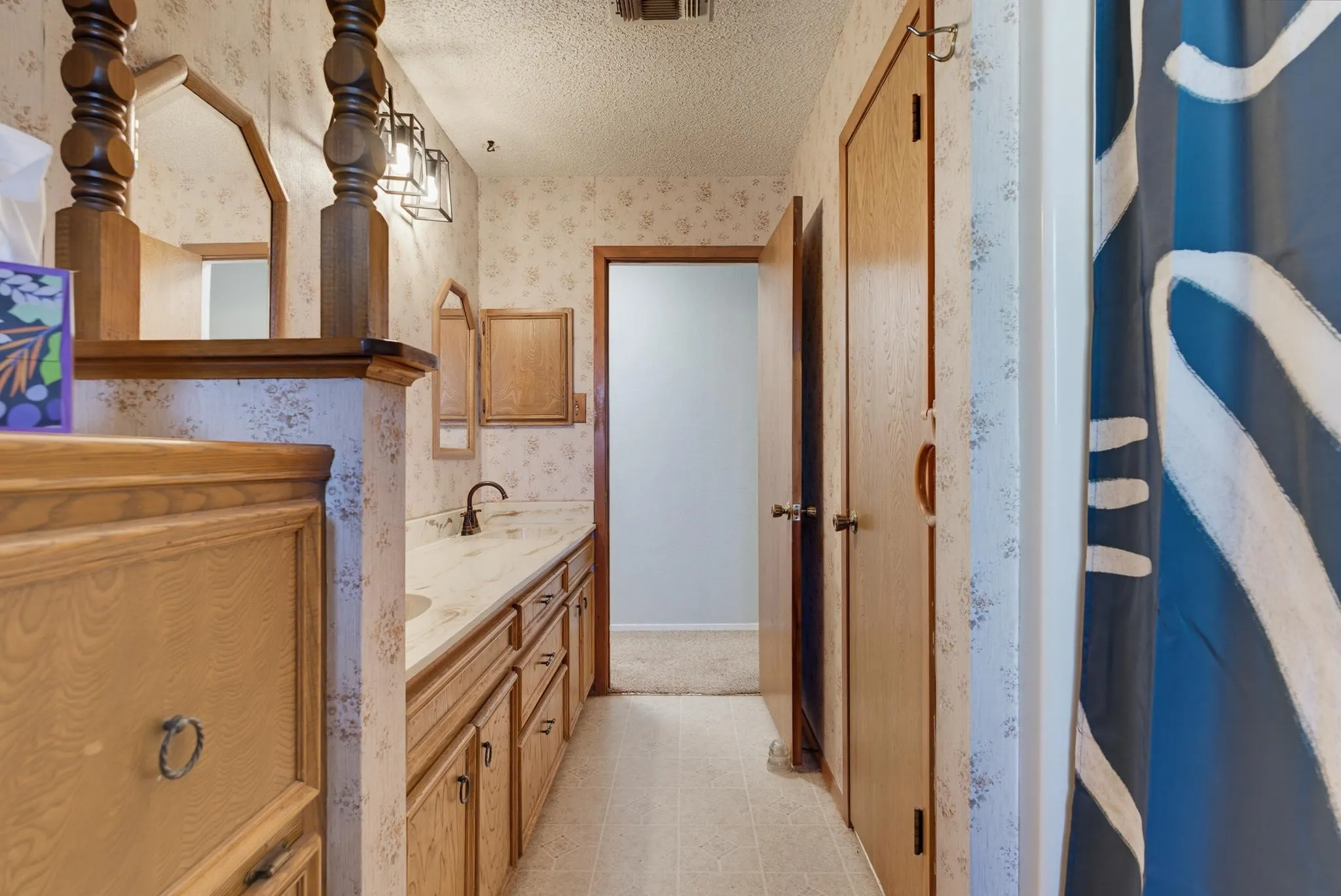 Single Family Residence For Sale in Taylor County , 727 Key Lane, Abilene, Texas 79602, 3 Bedroom, 2 Bathroom, 2 Garage spaces, 2,517 Sqft, built in 1977, mls#21344001, Real Estate Agent in Abilene, Homes For Sale in Taylor county, Homes For Sale in Abilene, Realtor in Abilene Texas, Real Estate Brokerage Independent Realty Texas, Luminita Cordes Realtor