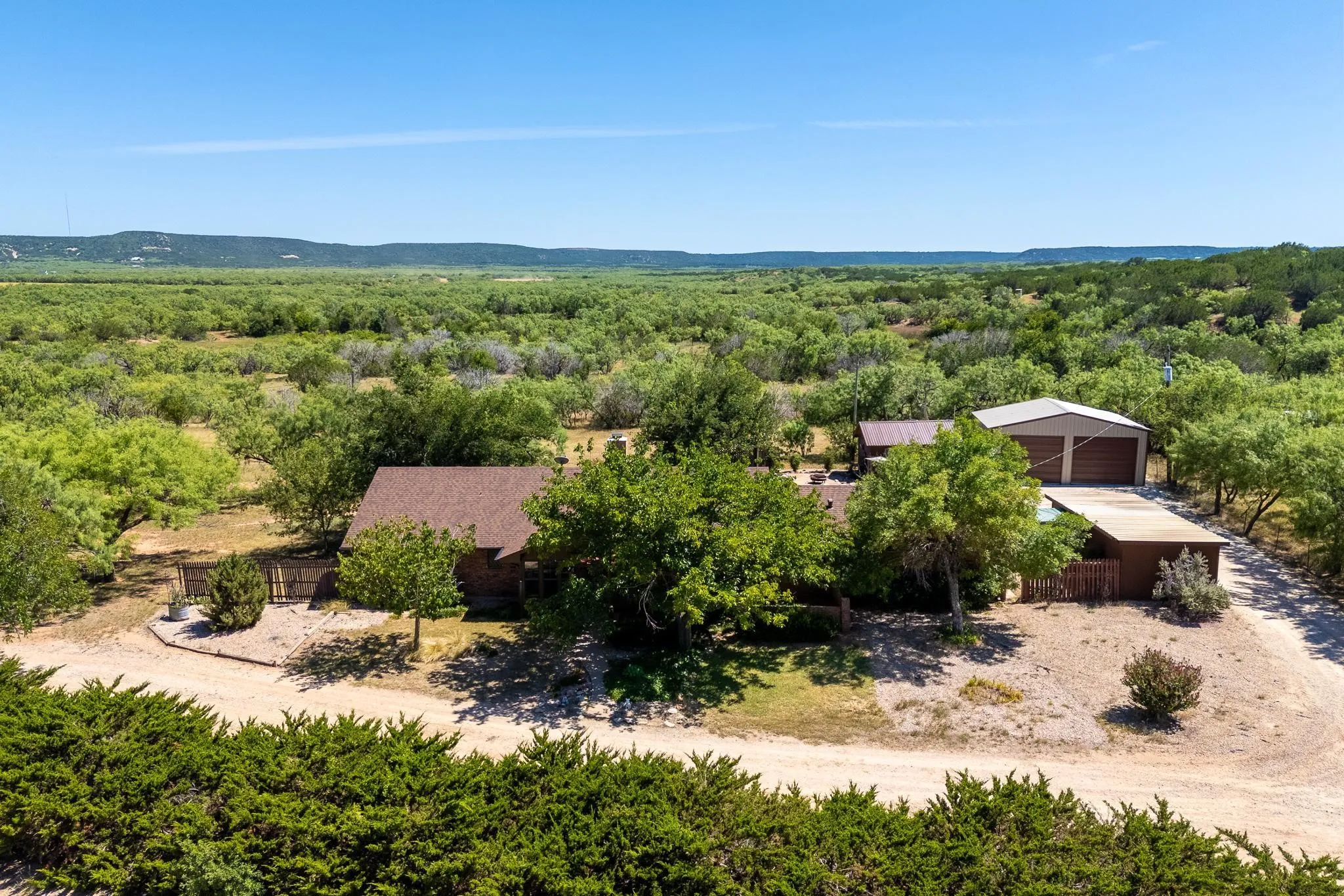 Single Family Residence For Sale in Taylor County , 727 Key Lane, Abilene, Texas 79602, 3 Bedroom, 2 Bathroom, 2 Garage spaces, 2,517 Sqft, built in 1977, mls#21344001, Real Estate Agent in Abilene, Homes For Sale in Taylor county, Homes For Sale in Abilene, Realtor in Abilene Texas, Real Estate Brokerage Independent Realty Texas, Luminita Cordes Realtor