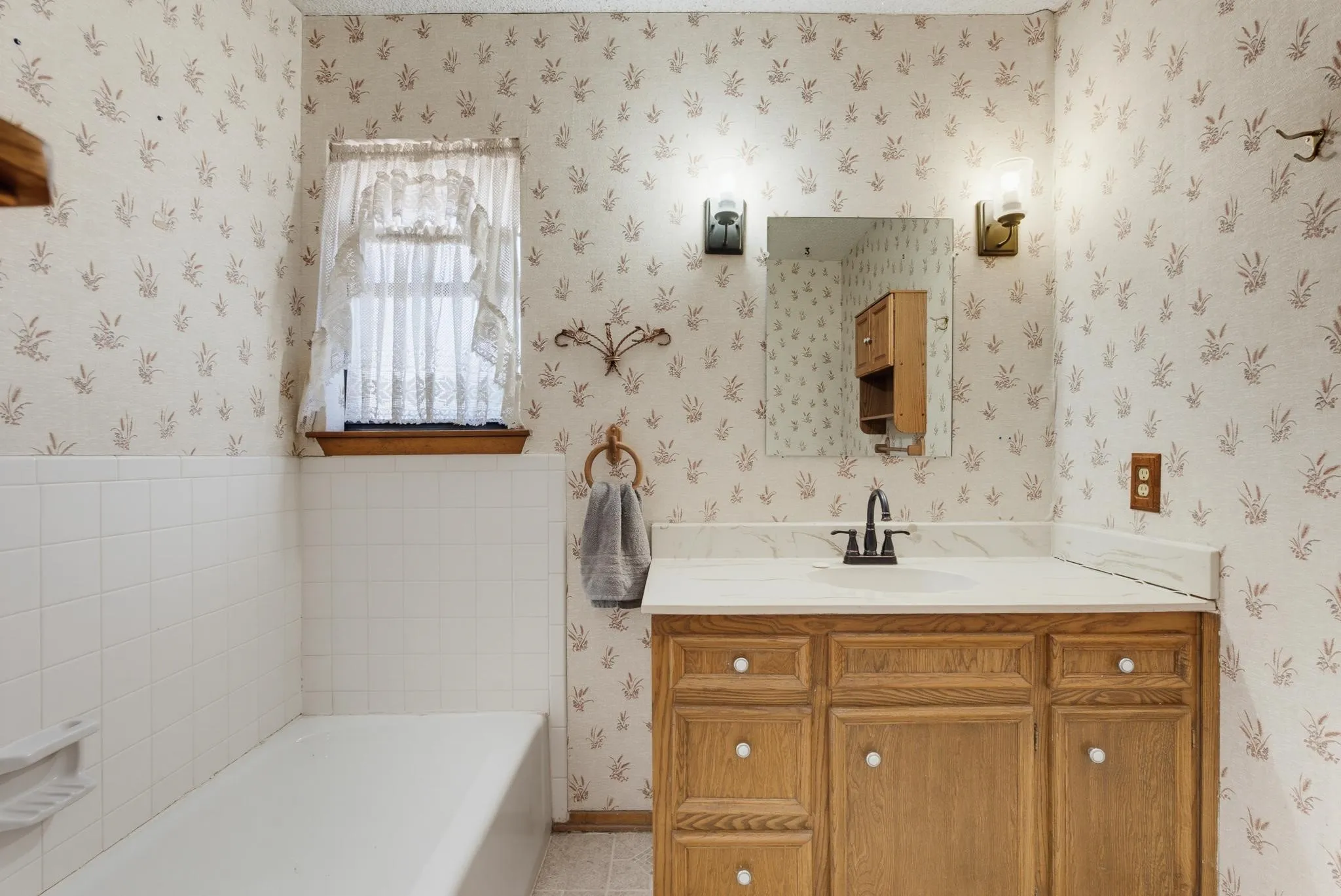 Single Family Residence For Sale in Taylor County , 727 Key Lane, Abilene, Texas 79602, 3 Bedroom, 2 Bathroom, 2 Garage spaces, 2,517 Sqft, built in 1977, mls#21344001, Real Estate Agent in Abilene, Homes For Sale in Taylor county, Homes For Sale in Abilene, Realtor in Abilene Texas, Real Estate Brokerage Independent Realty Texas, Luminita Cordes Realtor