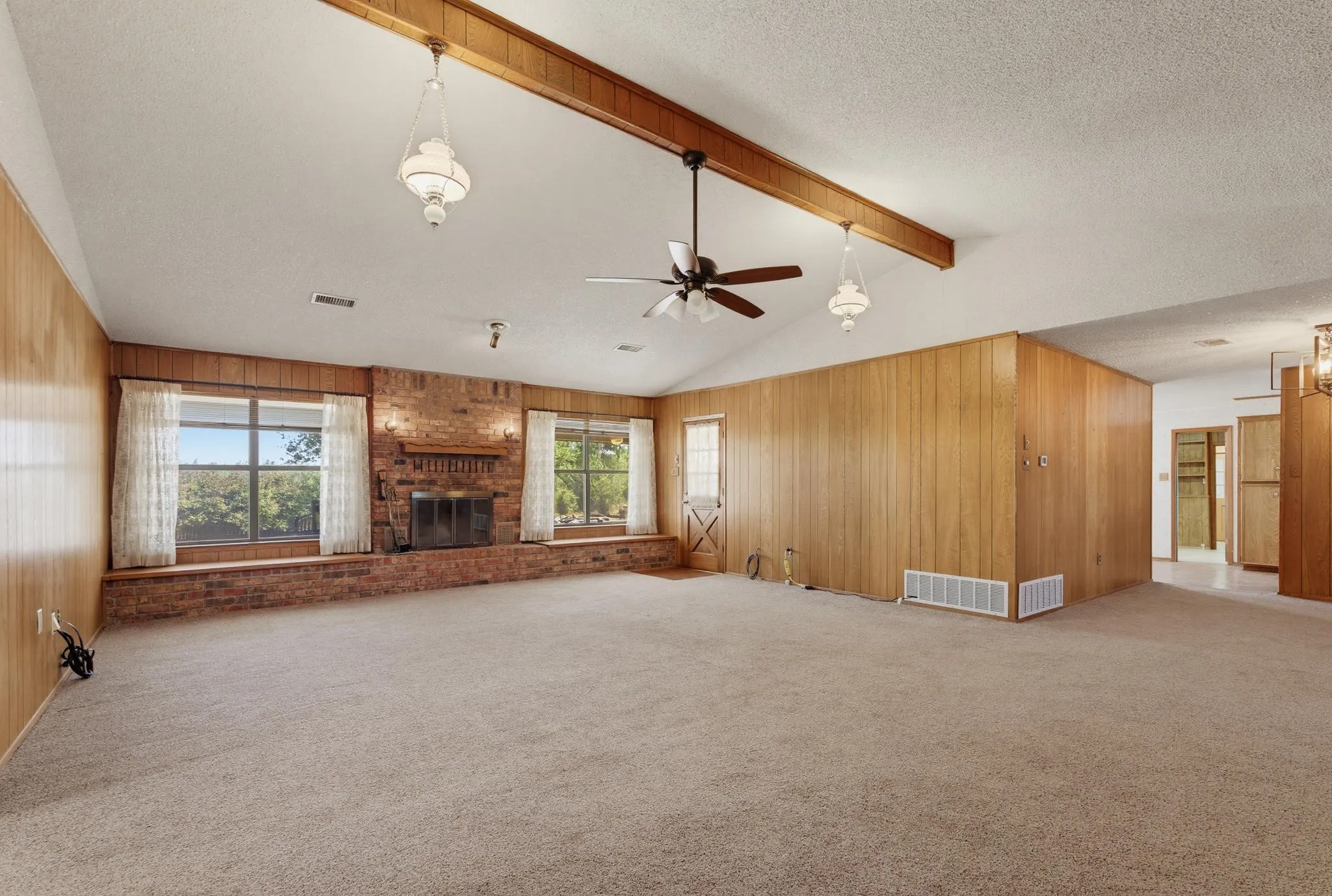 Single Family Residence For Sale in Taylor County , 727 Key Lane, Abilene, Texas 79602, 3 Bedroom, 2 Bathroom, 2 Garage spaces, 2,517 Sqft, built in 1977, mls#21344001, Real Estate Agent in Abilene, Homes For Sale in Taylor county, Homes For Sale in Abilene, Realtor in Abilene Texas, Real Estate Brokerage Independent Realty Texas, Luminita Cordes Realtor