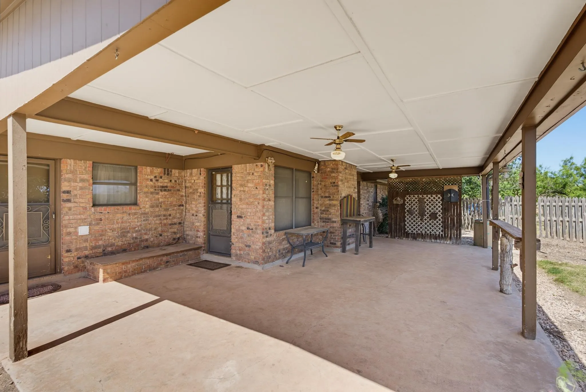 Single Family Residence For Sale in Taylor County , 727 Key Lane, Abilene, Texas 79602, 3 Bedroom, 2 Bathroom, 2 Garage spaces, 2,517 Sqft, built in 1977, mls#21344001, Real Estate Agent in Abilene, Homes For Sale in Taylor county, Homes For Sale in Abilene, Realtor in Abilene Texas, Real Estate Brokerage Independent Realty Texas, Luminita Cordes Realtor
