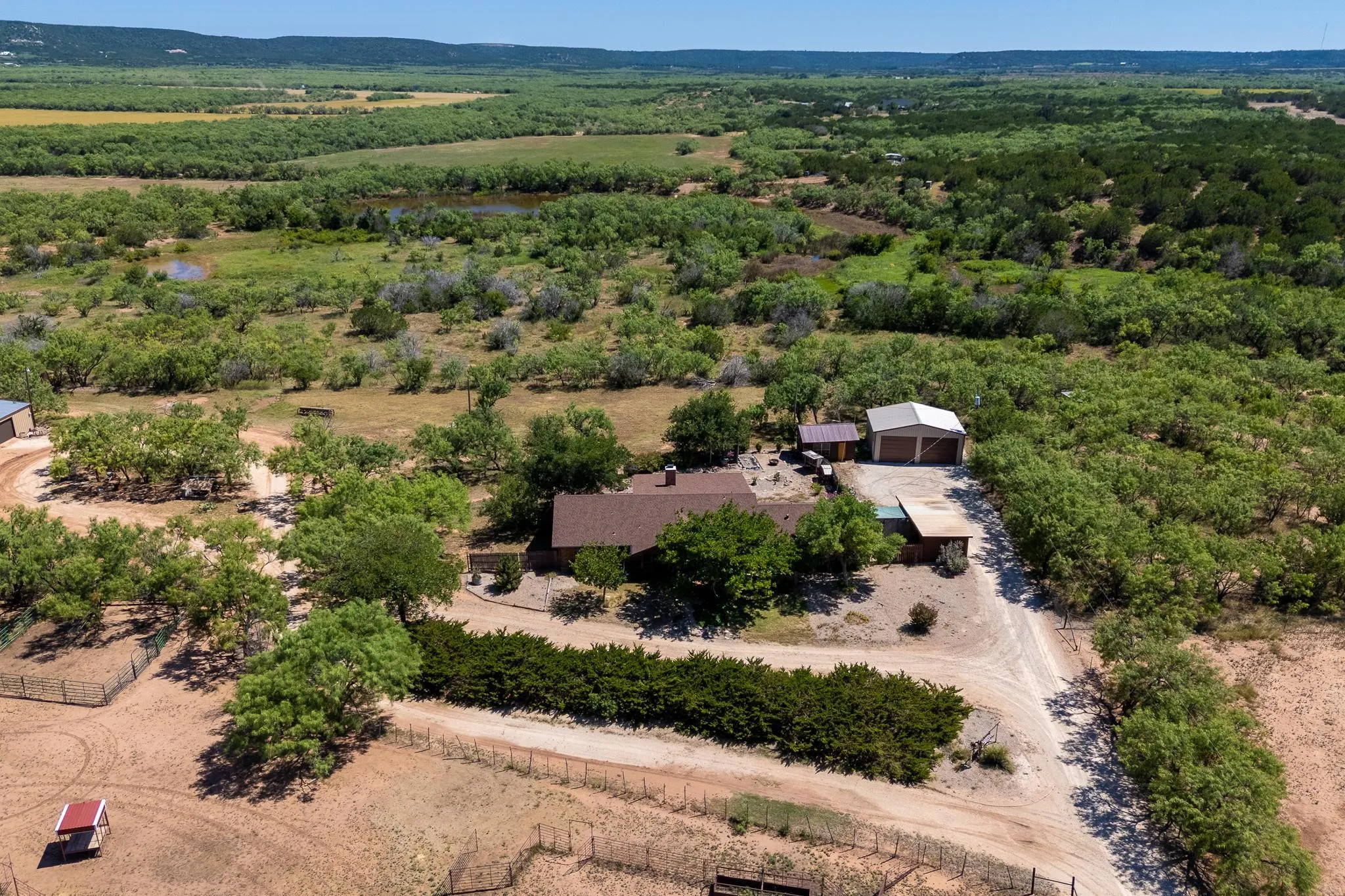 Single Family Residence For Sale in Taylor County , 727 Key Lane, Abilene, Texas 79602, 3 Bedroom, 2 Bathroom, 2 Garage spaces, 2,517 Sqft, built in 1977, mls#21344001, Real Estate Agent in Abilene, Homes For Sale in Taylor county, Homes For Sale in Abilene, Realtor in Abilene Texas, Real Estate Brokerage Independent Realty Texas, Luminita Cordes Realtor