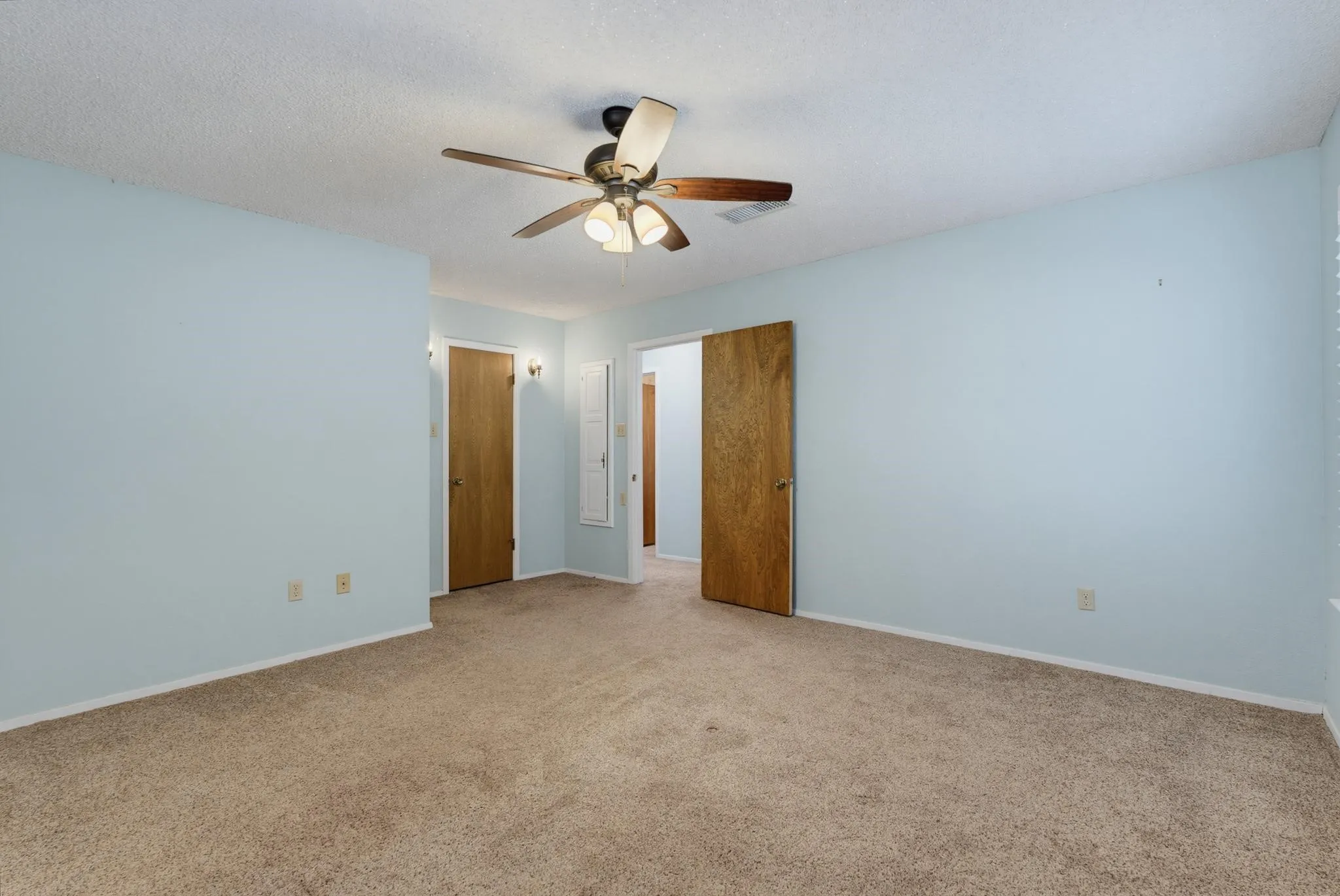 Single Family Residence For Sale in Taylor County , 727 Key Lane, Abilene, Texas 79602, 3 Bedroom, 2 Bathroom, 2 Garage spaces, 2,517 Sqft, built in 1977, mls#21344001, Real Estate Agent in Abilene, Homes For Sale in Taylor county, Homes For Sale in Abilene, Realtor in Abilene Texas, Real Estate Brokerage Independent Realty Texas, Luminita Cordes Realtor