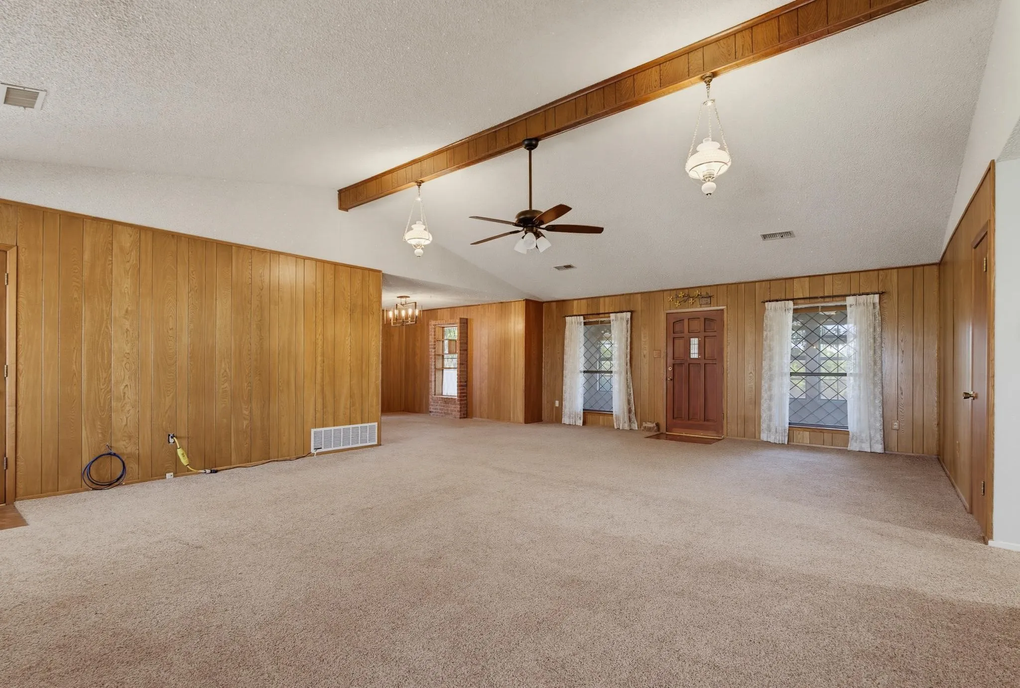 Single Family Residence For Sale in Taylor County , 727 Key Lane, Abilene, Texas 79602, 3 Bedroom, 2 Bathroom, 2 Garage spaces, 2,517 Sqft, built in 1977, mls#21344001, Real Estate Agent in Abilene, Homes For Sale in Taylor county, Homes For Sale in Abilene, Realtor in Abilene Texas, Real Estate Brokerage Independent Realty Texas, Luminita Cordes Realtor