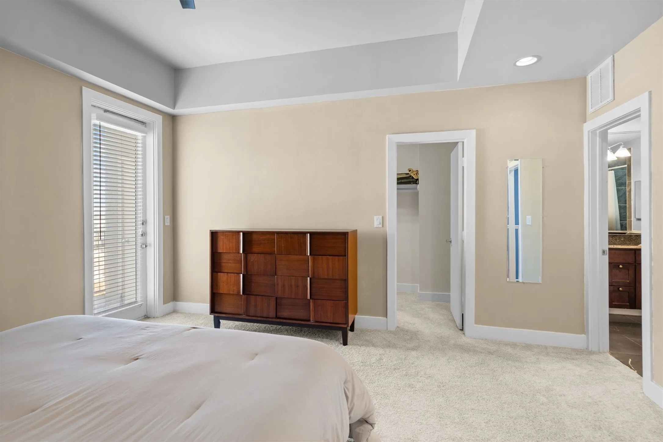 Condominium For Sale in Dallas County , 5055 Addison Circle 713, Addison, Texas 75001, 2 Bedroom, 3 Bathroom, 2 Garage spaces, 1,890 Sqft, built in 2000, mls#21343213, Real Estate Agent in Addison, Homes For Sale in Dallas county, Homes For Sale in Addison, Realtor in Addison Texas, Real Estate Brokerage Independent Realty Texas, Luminita Cordes Realtor