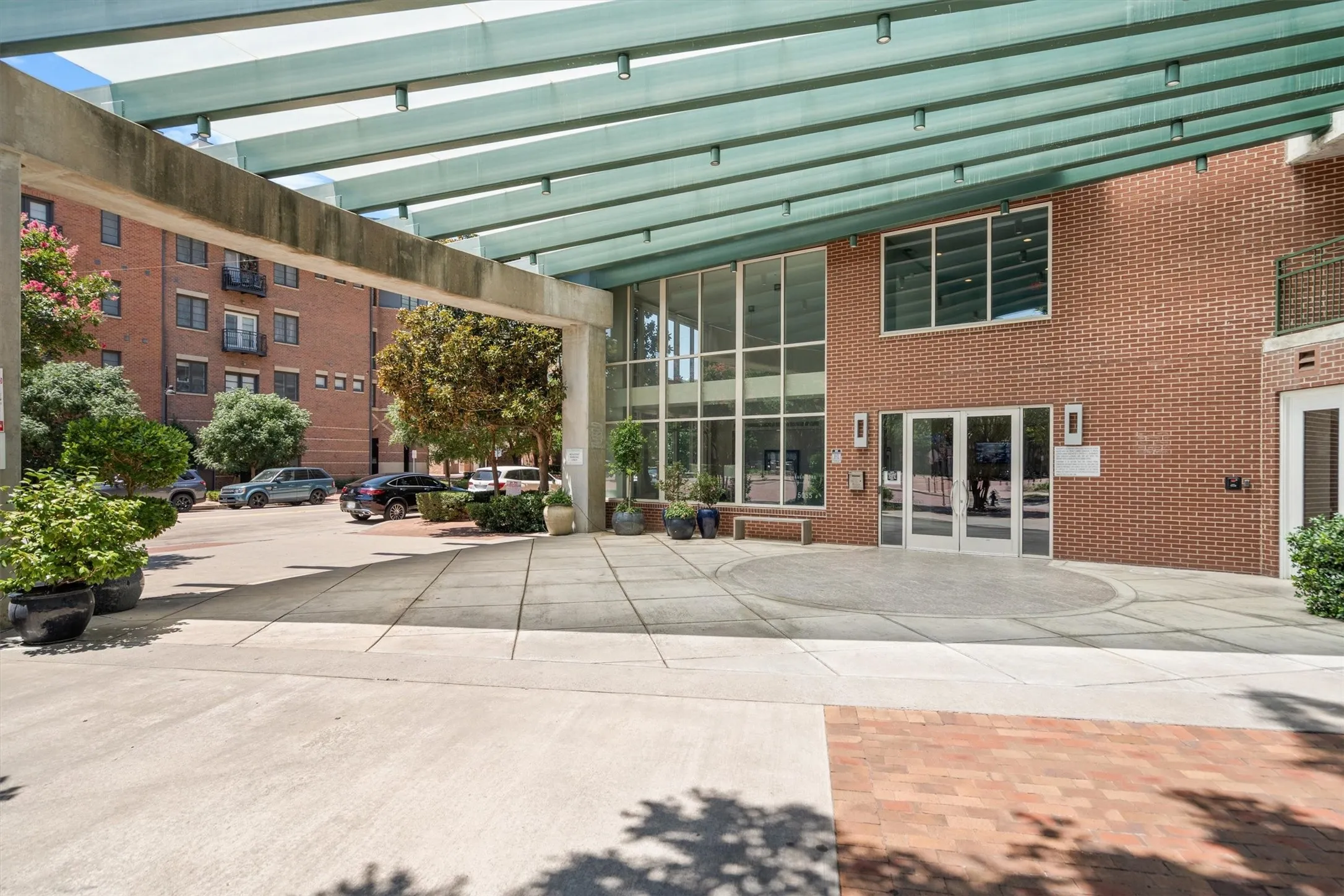 Condominium For Sale in Dallas County , 5055 Addison Circle 713, Addison, Texas 75001, 2 Bedroom, 3 Bathroom, 2 Garage spaces, 1,890 Sqft, built in 2000, mls#21343213, Real Estate Agent in Addison, Homes For Sale in Dallas county, Homes For Sale in Addison, Realtor in Addison Texas, Real Estate Brokerage Independent Realty Texas, Luminita Cordes Realtor