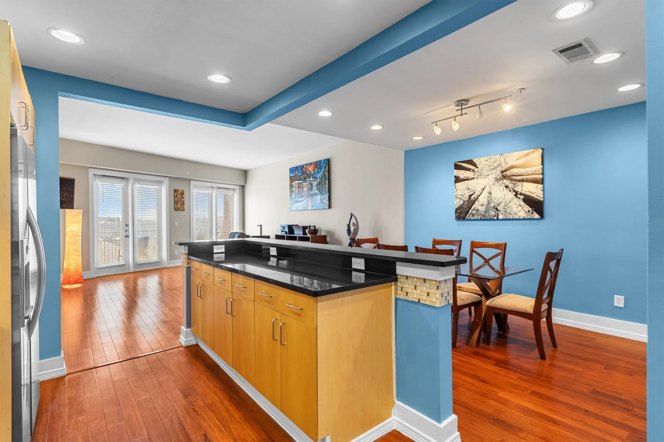 Condominium For Sale in Dallas County , 5055 Addison Circle 713, Addison, Texas 75001, 2 Bedroom, 3 Bathroom, 2 Garage spaces, 1,890 Sqft, built in 2000, mls#21343213, Real Estate Agent in Addison, Homes For Sale in Dallas county, Homes For Sale in Addison, Realtor in Addison Texas, Real Estate Brokerage Independent Realty Texas, Luminita Cordes Realtor