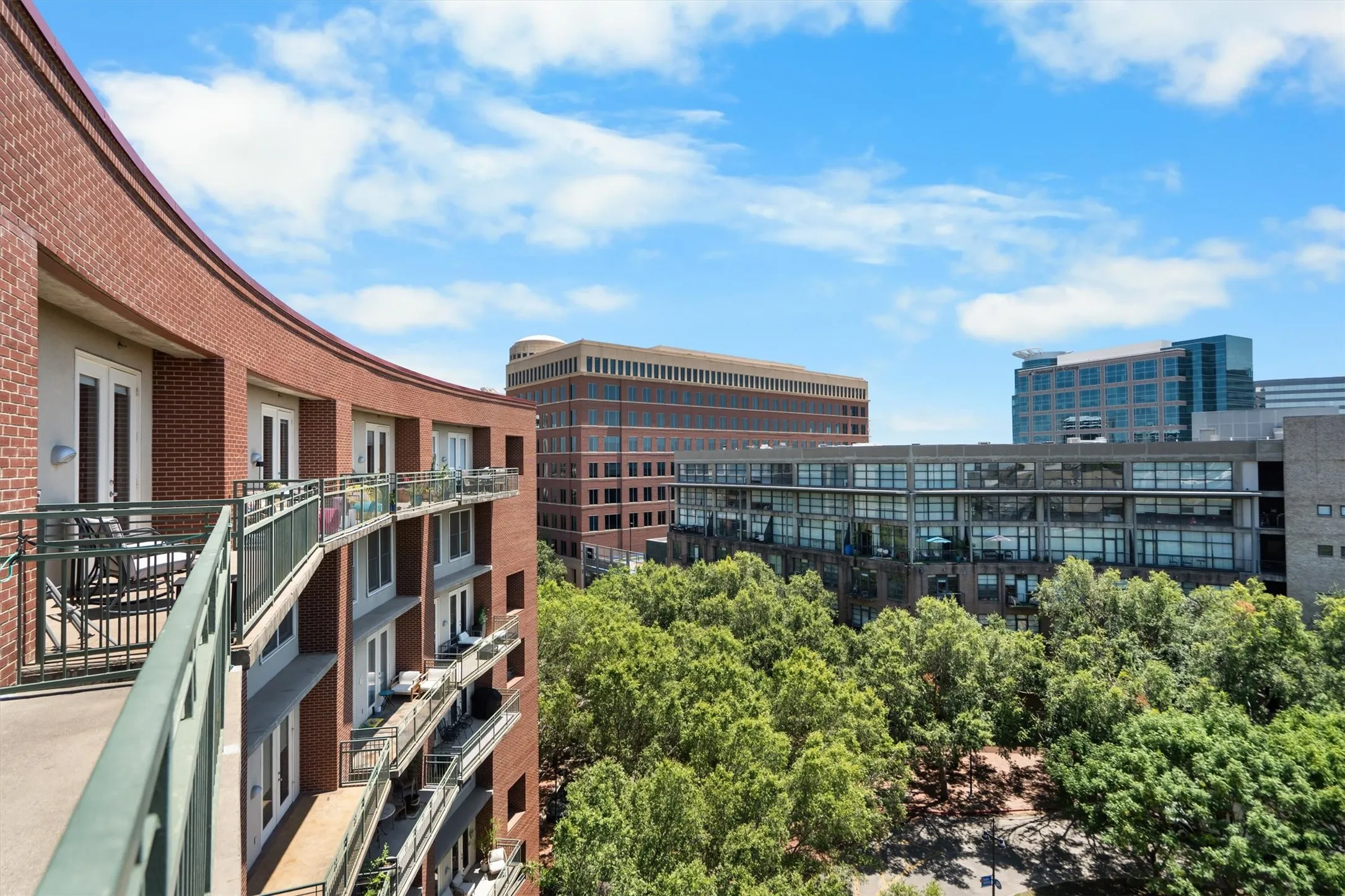 Condominium For Sale in Dallas County , 5055 Addison Circle 713, Addison, Texas 75001, 2 Bedroom, 3 Bathroom, 2 Garage spaces, 1,890 Sqft, built in 2000, mls#21343213, Real Estate Agent in Addison, Homes For Sale in Dallas county, Homes For Sale in Addison, Realtor in Addison Texas, Real Estate Brokerage Independent Realty Texas, Luminita Cordes Realtor