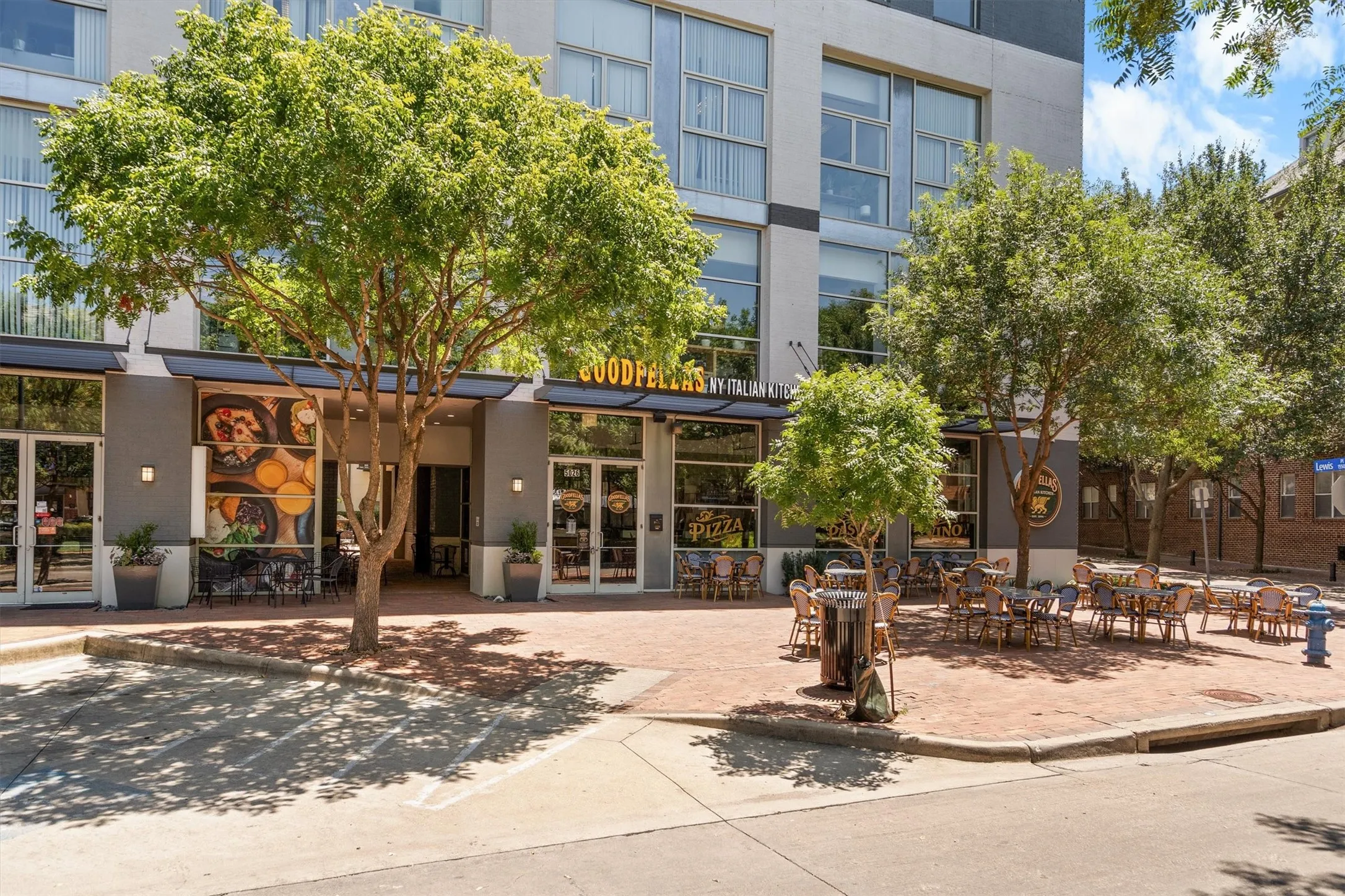 Condominium For Sale in Dallas County , 5055 Addison Circle 713, Addison, Texas 75001, 2 Bedroom, 3 Bathroom, 2 Garage spaces, 1,890 Sqft, built in 2000, mls#21343213, Real Estate Agent in Addison, Homes For Sale in Dallas county, Homes For Sale in Addison, Realtor in Addison Texas, Real Estate Brokerage Independent Realty Texas, Luminita Cordes Realtor