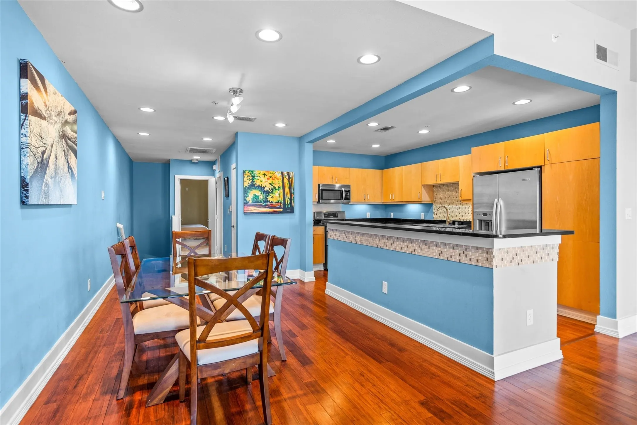 Condominium For Sale in Dallas County , 5055 Addison Circle 713, Addison, Texas 75001, 2 Bedroom, 3 Bathroom, 2 Garage spaces, 1,890 Sqft, built in 2000, mls#21343213, Real Estate Agent in Addison, Homes For Sale in Dallas county, Homes For Sale in Addison, Realtor in Addison Texas, Real Estate Brokerage Independent Realty Texas, Luminita Cordes Realtor