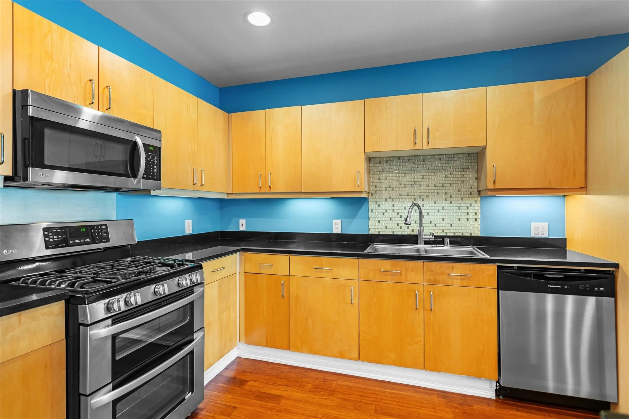 Condominium For Sale in Dallas County , 5055 Addison Circle 713, Addison, Texas 75001, 2 Bedroom, 3 Bathroom, 2 Garage spaces, 1,890 Sqft, built in 2000, mls#21343213, Real Estate Agent in Addison, Homes For Sale in Dallas county, Homes For Sale in Addison, Realtor in Addison Texas, Real Estate Brokerage Independent Realty Texas, Luminita Cordes Realtor