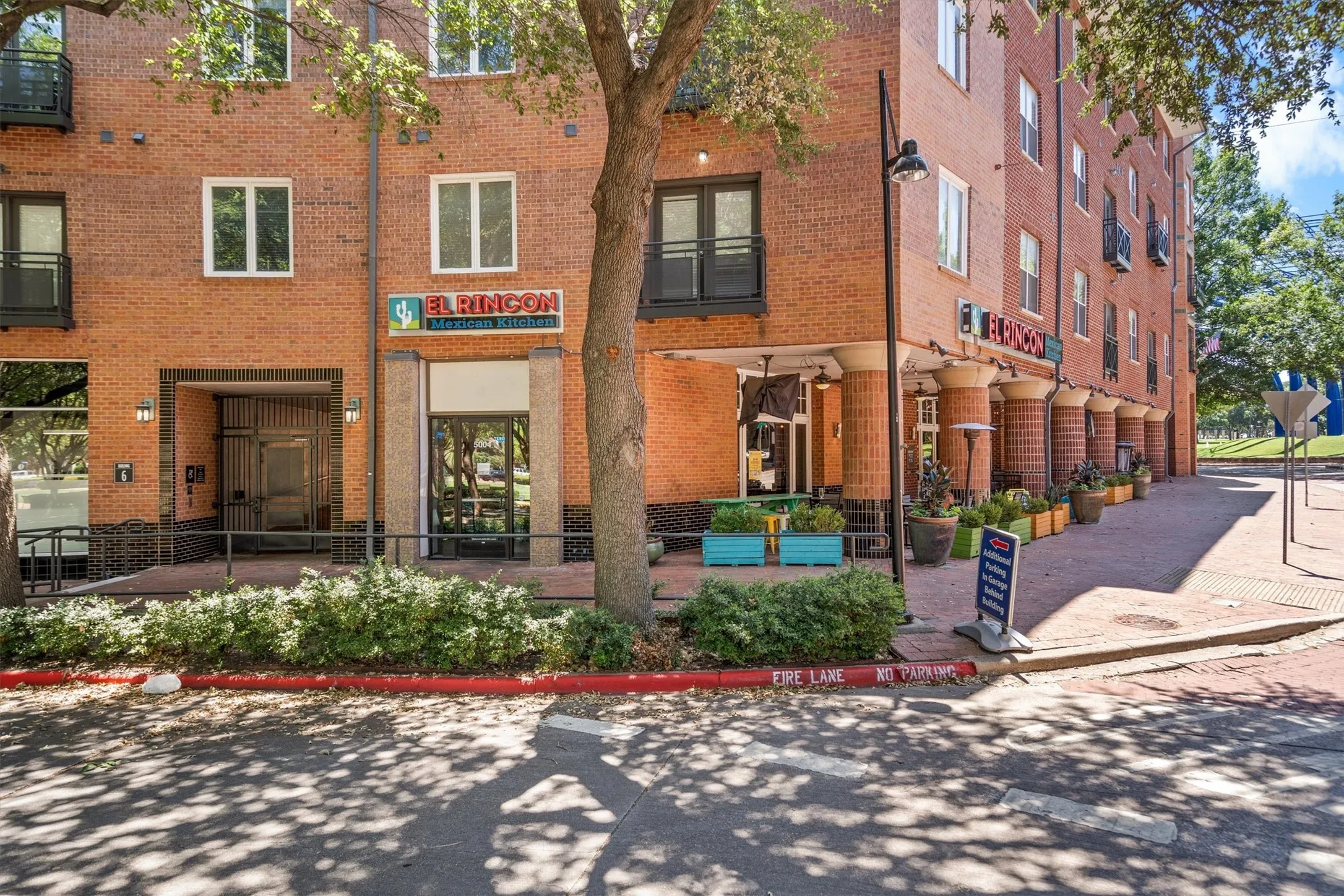 Condominium For Sale in Dallas County , 5055 Addison Circle 713, Addison, Texas 75001, 2 Bedroom, 3 Bathroom, 2 Garage spaces, 1,890 Sqft, built in 2000, mls#21343213, Real Estate Agent in Addison, Homes For Sale in Dallas county, Homes For Sale in Addison, Realtor in Addison Texas, Real Estate Brokerage Independent Realty Texas, Luminita Cordes Realtor