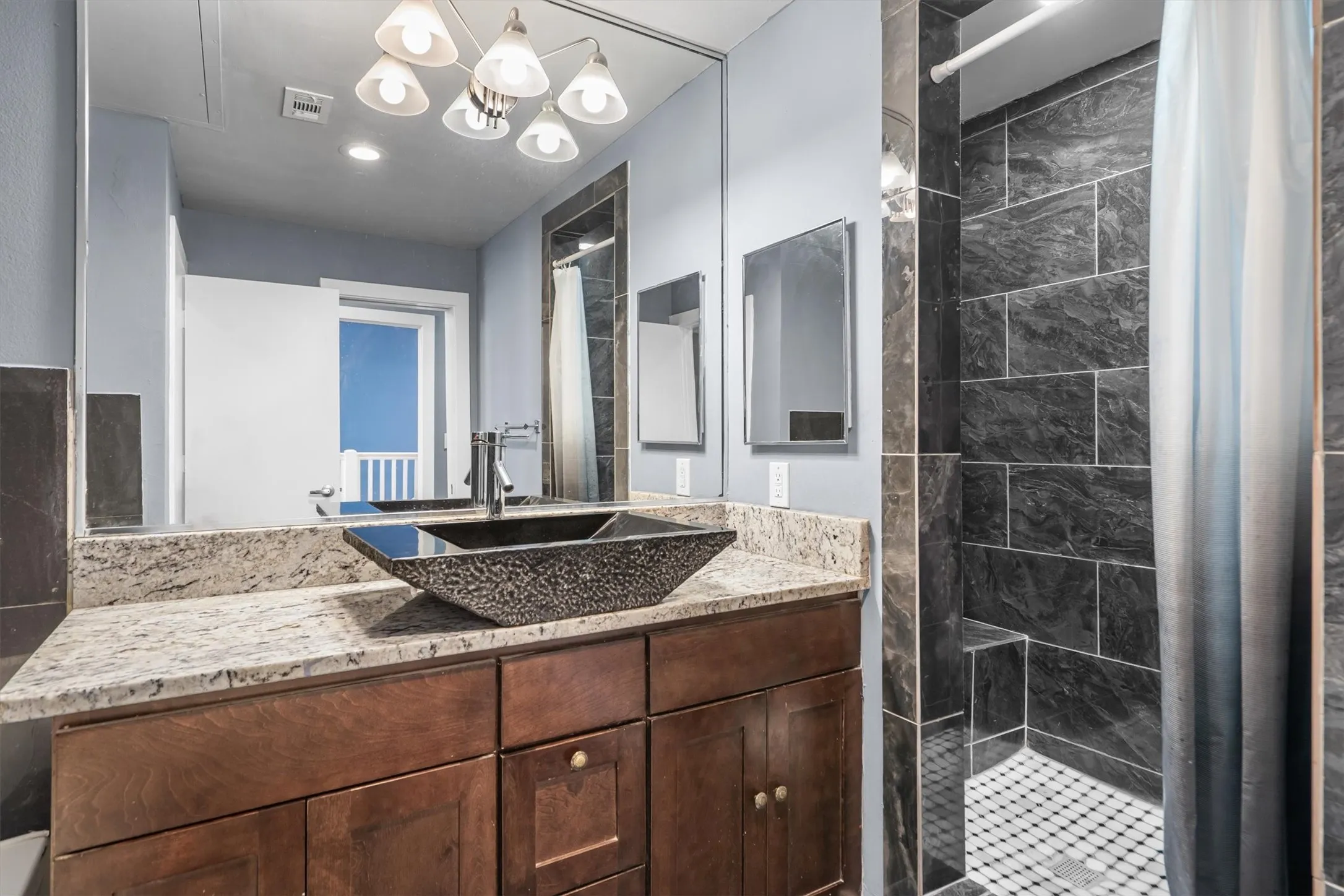 Condominium For Sale in Dallas County , 5055 Addison Circle 713, Addison, Texas 75001, 2 Bedroom, 3 Bathroom, 2 Garage spaces, 1,890 Sqft, built in 2000, mls#21343213, Real Estate Agent in Addison, Homes For Sale in Dallas county, Homes For Sale in Addison, Realtor in Addison Texas, Real Estate Brokerage Independent Realty Texas, Luminita Cordes Realtor