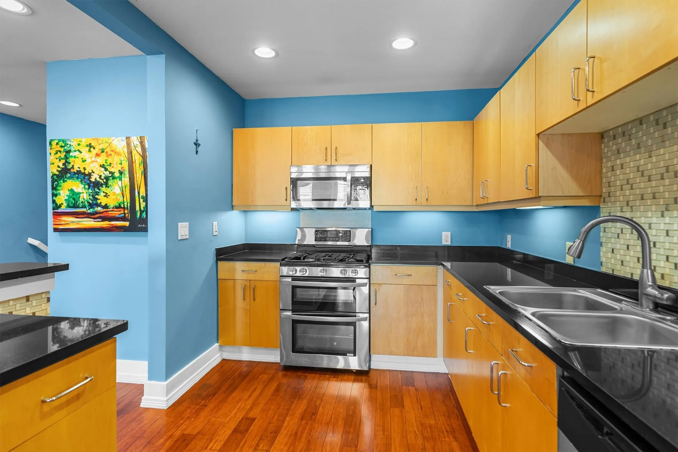 Condominium For Sale in Dallas County , 5055 Addison Circle 713, Addison, Texas 75001, 2 Bedroom, 3 Bathroom, 2 Garage spaces, 1,890 Sqft, built in 2000, mls#21343213, Real Estate Agent in Addison, Homes For Sale in Dallas county, Homes For Sale in Addison, Realtor in Addison Texas, Real Estate Brokerage Independent Realty Texas, Luminita Cordes Realtor