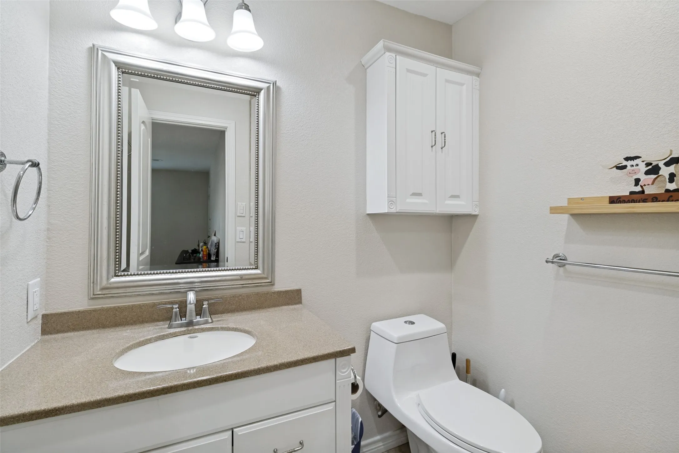 Condominium For Sale in Dallas County , 5832 Sandhurst Lane B, Dallas, Texas 75206, 2 Bedroom, 2 Bathroom, Garage spaces, 1,000 Sqft, built in 1968, mls#21336533, Real Estate Agent in Dallas, Homes For Sale in Dallas county, Homes For Sale in Dallas, Realtor in Dallas Texas, Real Estate Brokerage Independent Realty Texas, Luminita Cordes Realtor
