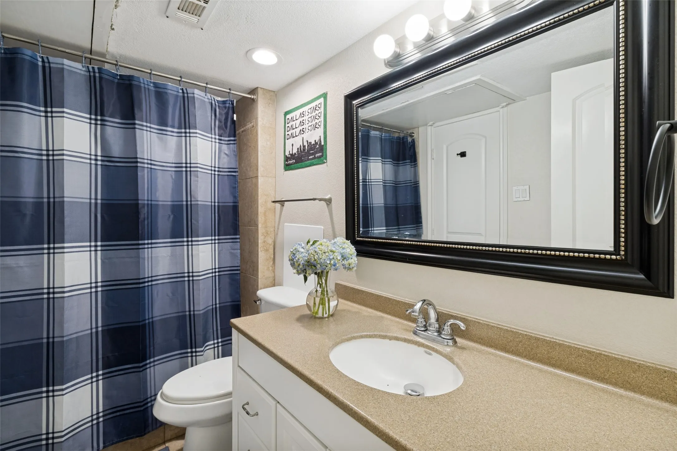 Condominium For Sale in Dallas County , 5832 Sandhurst Lane B, Dallas, Texas 75206, 2 Bedroom, 2 Bathroom, Garage spaces, 1,000 Sqft, built in 1968, mls#21336533, Real Estate Agent in Dallas, Homes For Sale in Dallas county, Homes For Sale in Dallas, Realtor in Dallas Texas, Real Estate Brokerage Independent Realty Texas, Luminita Cordes Realtor