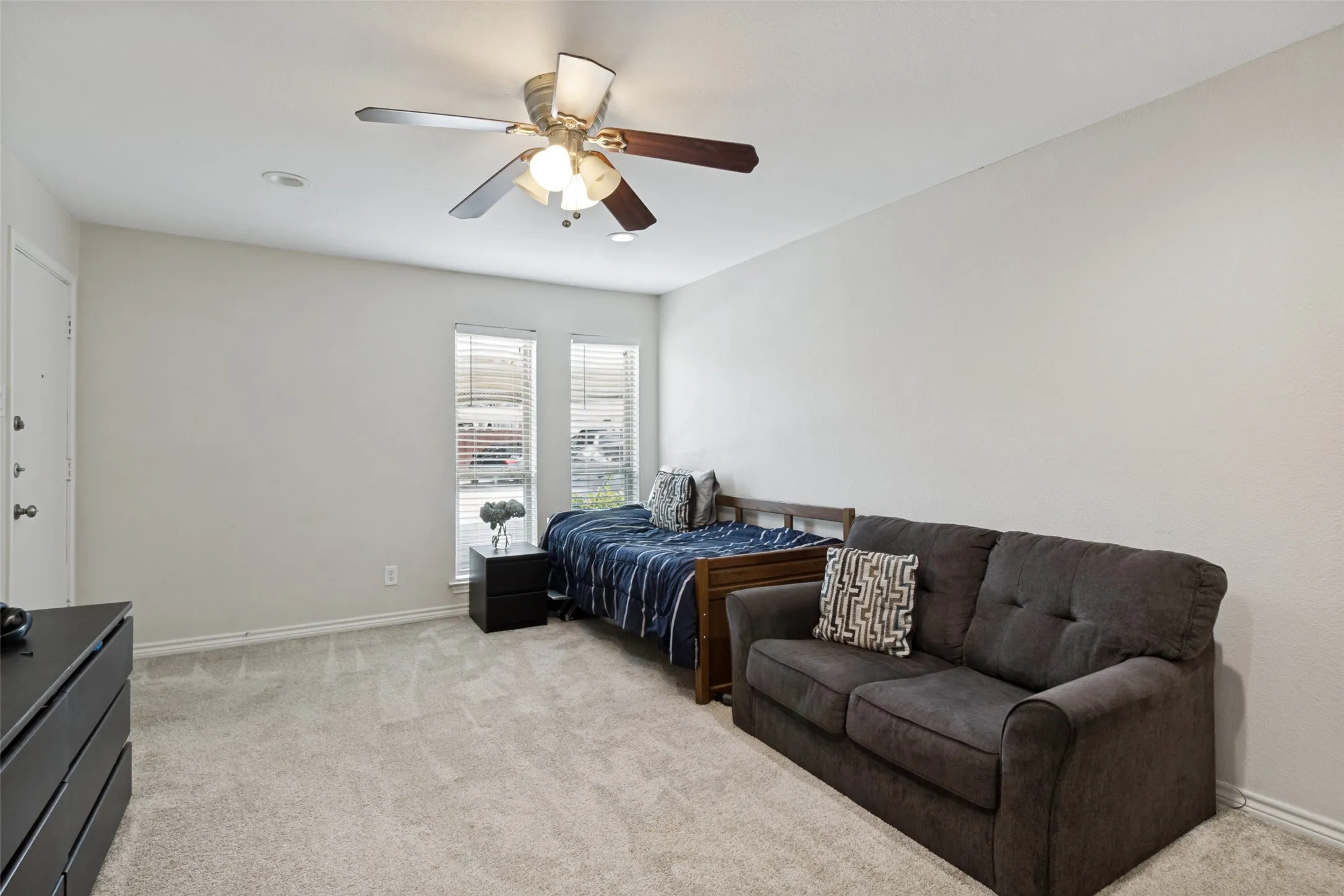 Condominium For Sale in Dallas County , 5832 Sandhurst Lane B, Dallas, Texas 75206, 2 Bedroom, 2 Bathroom, Garage spaces, 1,000 Sqft, built in 1968, mls#21336533, Real Estate Agent in Dallas, Homes For Sale in Dallas county, Homes For Sale in Dallas, Realtor in Dallas Texas, Real Estate Brokerage Independent Realty Texas, Luminita Cordes Realtor