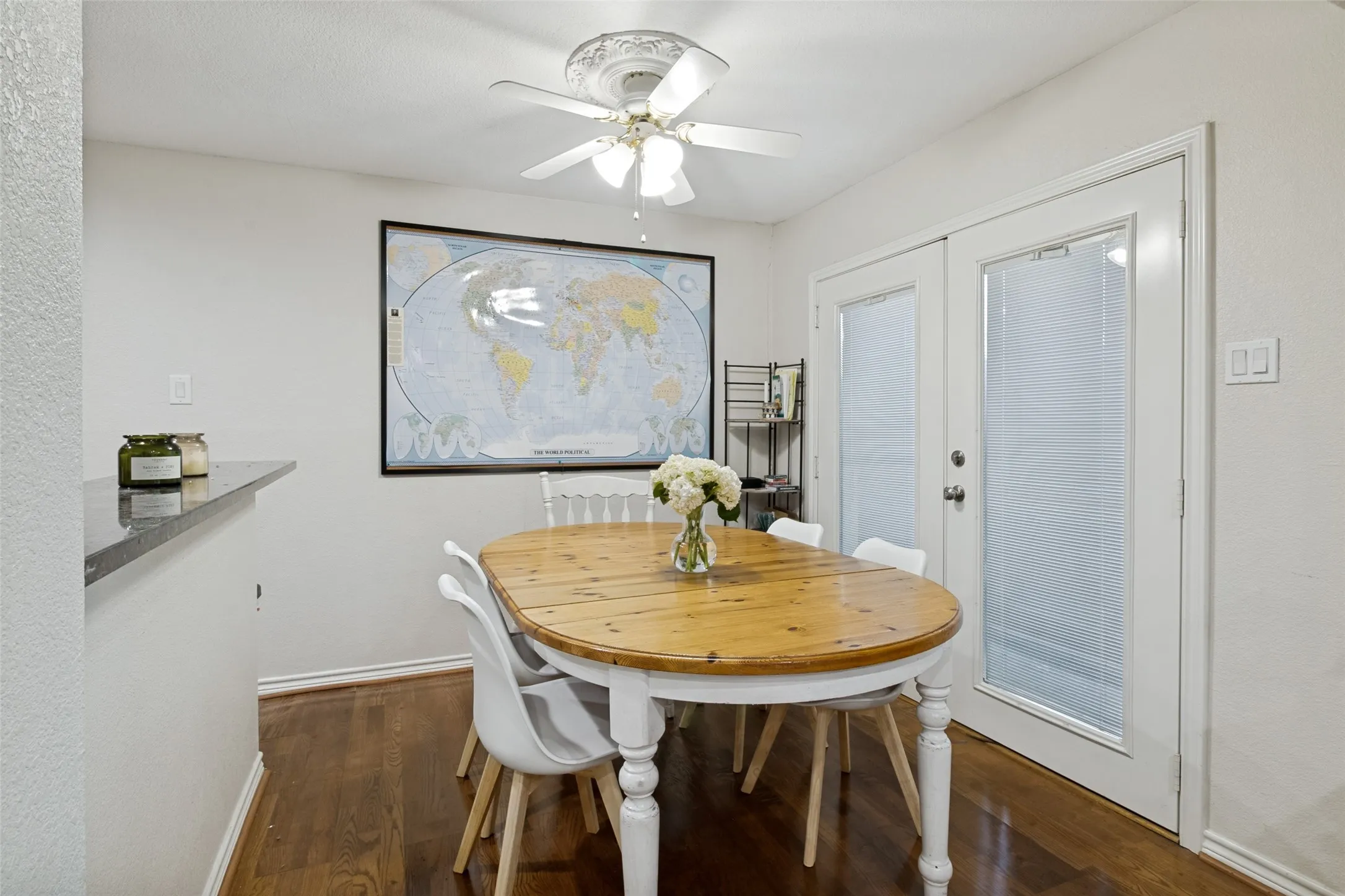 Condominium For Sale in Dallas County , 5832 Sandhurst Lane B, Dallas, Texas 75206, 2 Bedroom, 2 Bathroom, Garage spaces, 1,000 Sqft, built in 1968, mls#21336533, Real Estate Agent in Dallas, Homes For Sale in Dallas county, Homes For Sale in Dallas, Realtor in Dallas Texas, Real Estate Brokerage Independent Realty Texas, Luminita Cordes Realtor