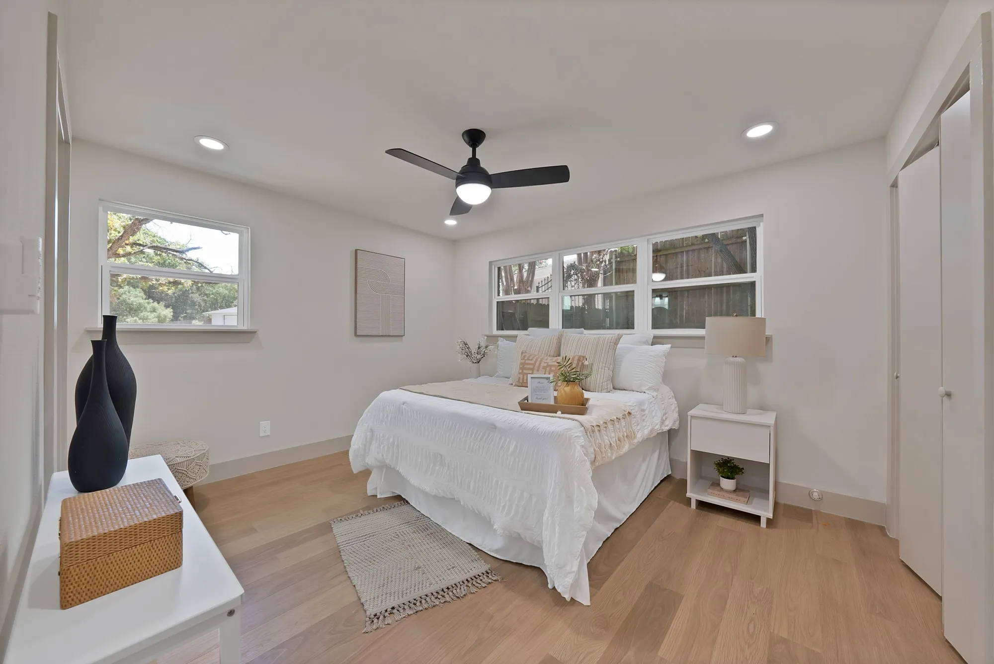 Single Family Residence For Sale in Tarrant County , 1816 Ridgmar Boulevard, Fort Worth, Texas 76116, 3 Bedroom, 2 Bathroom, 2 Garage spaces, 1,760 Sqft, built in 1959, mls#21339260, Real Estate Agent in Fort Worth, Homes For Sale in Tarrant county, Homes For Sale in Fort Worth, Realtor in Fort Worth Texas, Real Estate Brokerage Independent Realty Texas, Luminita Cordes Realtor