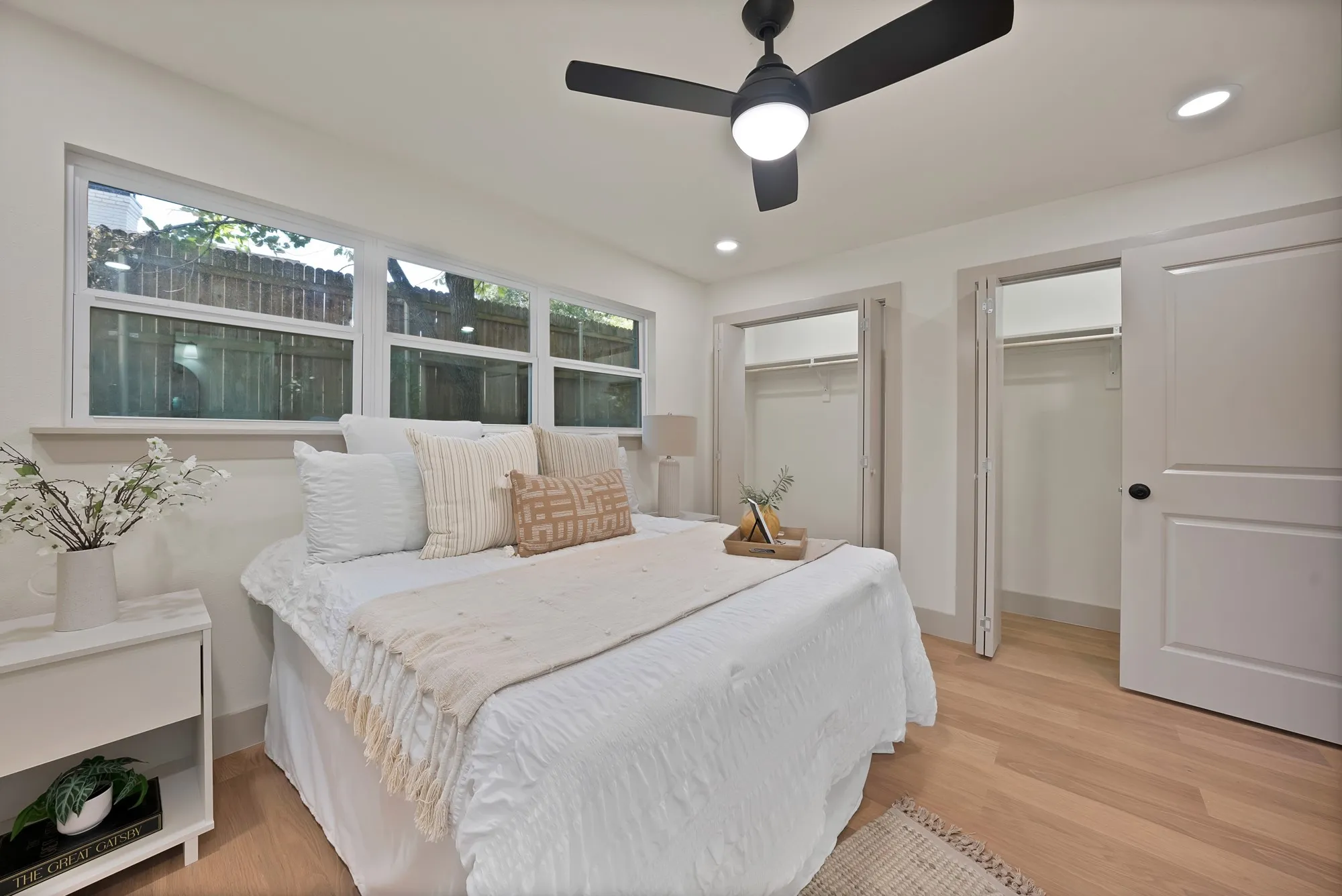 Single Family Residence For Sale in Tarrant County , 1816 Ridgmar Boulevard, Fort Worth, Texas 76116, 3 Bedroom, 2 Bathroom, 2 Garage spaces, 1,760 Sqft, built in 1959, mls#21339260, Real Estate Agent in Fort Worth, Homes For Sale in Tarrant county, Homes For Sale in Fort Worth, Realtor in Fort Worth Texas, Real Estate Brokerage Independent Realty Texas, Luminita Cordes Realtor